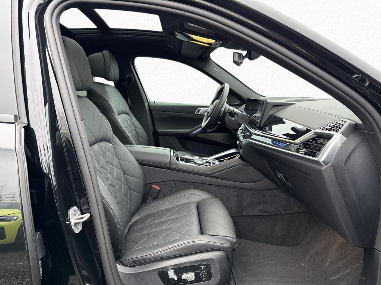 BMW X6 xDr30d M SPORT SoftCl,AHK,Pano,StHz,H/K,DAPro