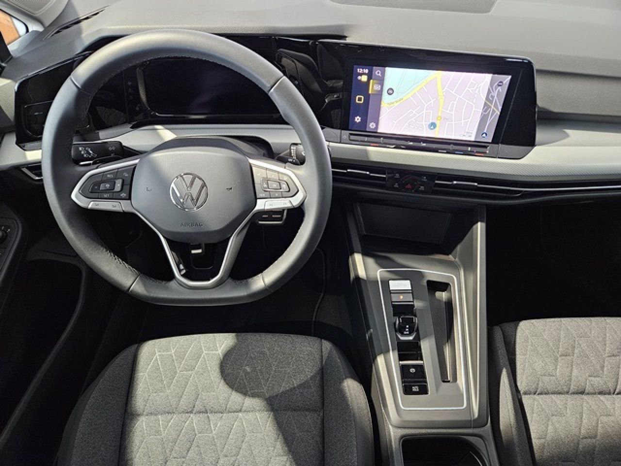 Volkswagen Golf 1.5 eTSI Move - Samsaru's Car Outlet
