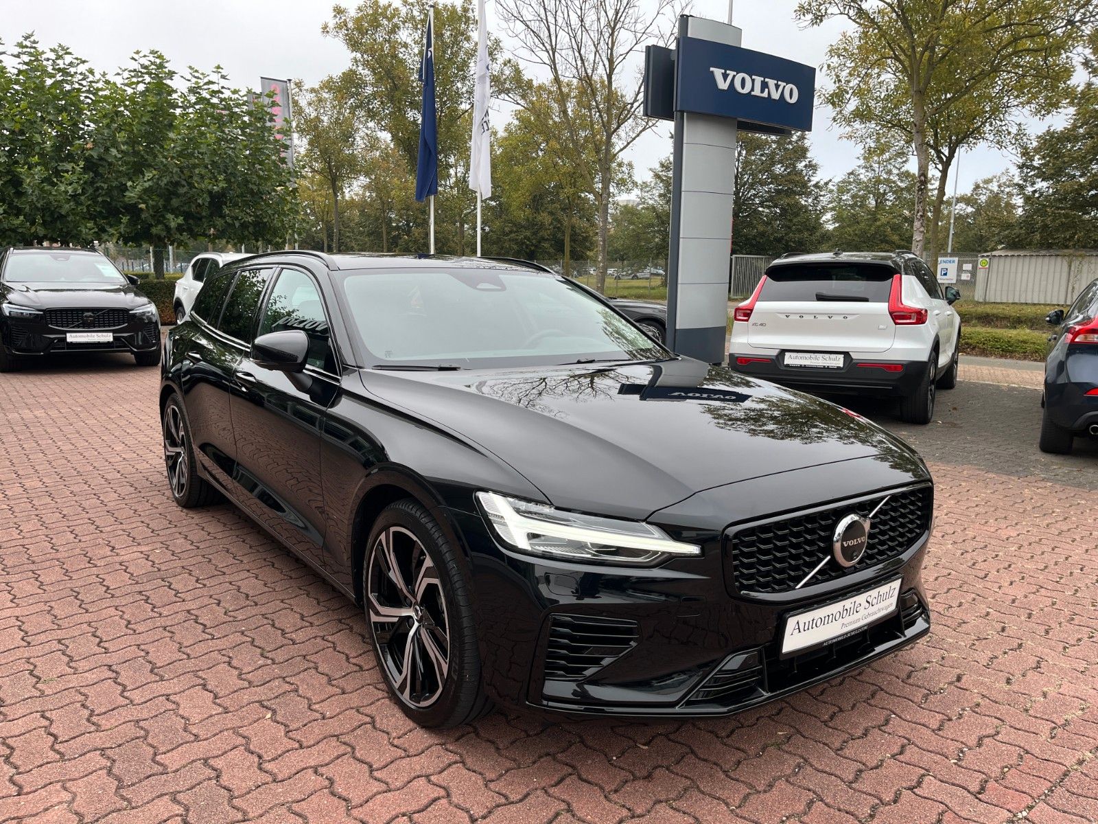Volvo V60 T6 AWD Plug-in Hybrid Plus Dark Auto