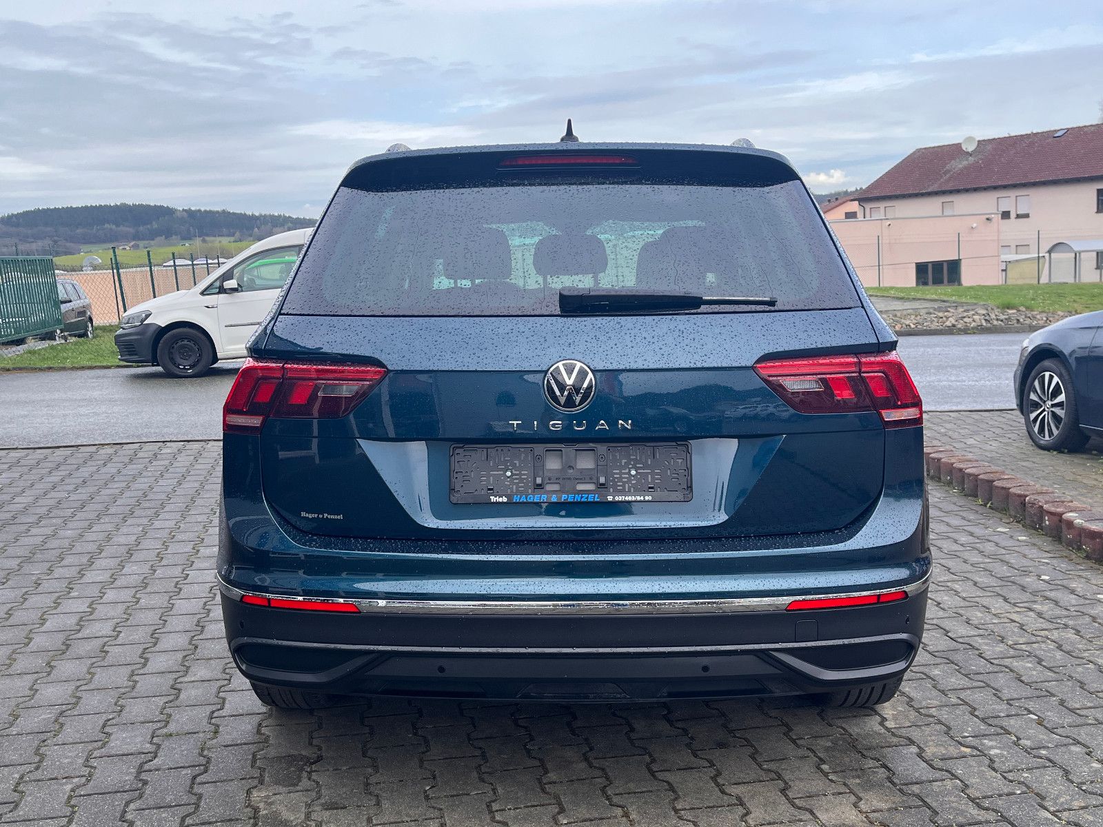 Volkswagen Tiguan Life - Samsaru's Car Outlet