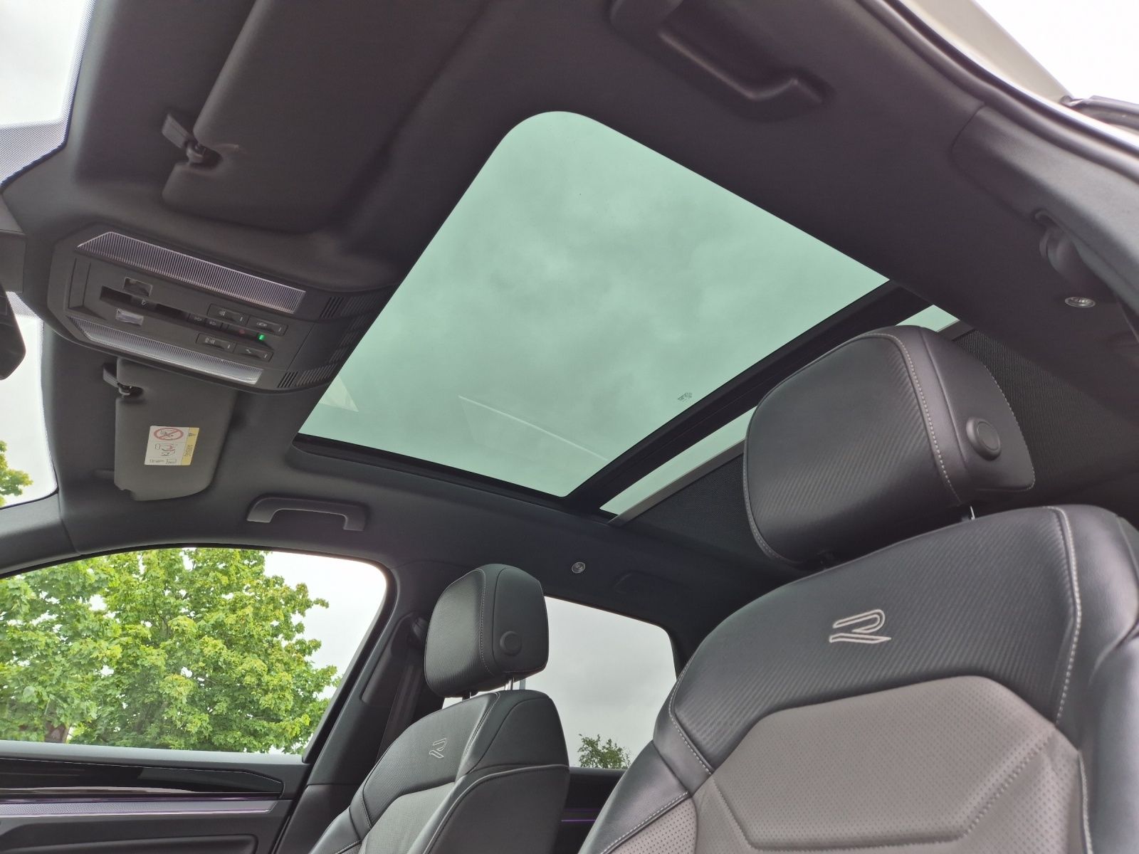 Volkswagen Touareg TDI R-Line 4M - Samsaru's Car Outlet