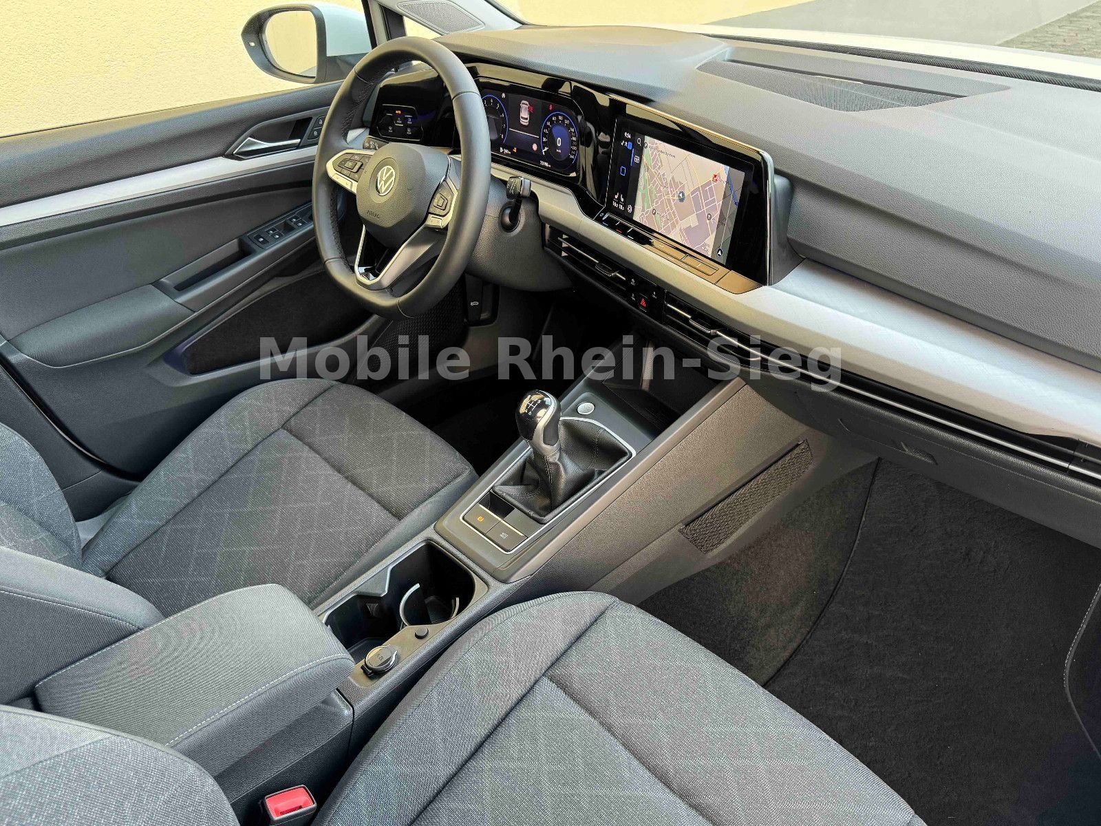 Volkswagen Golf VIII Lim. Life - Samsaru's Car Outlet