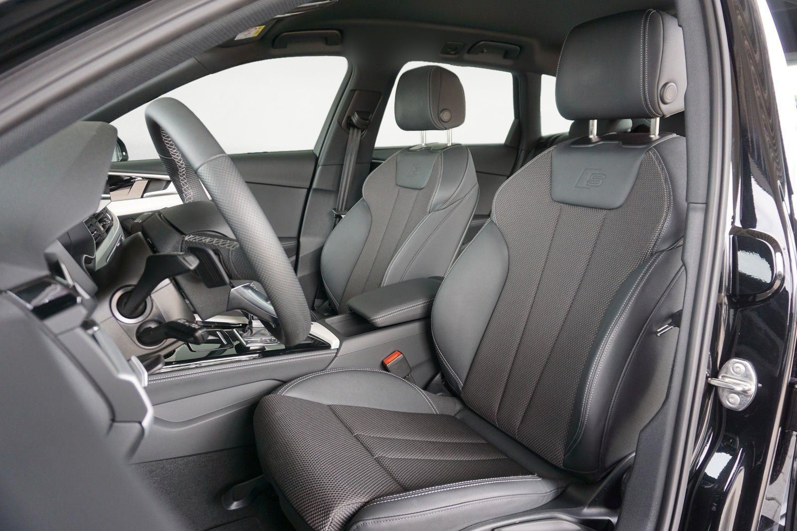 Audi A4 Avant 35 TDI S tronic S line - Samsaru's Car Outlet