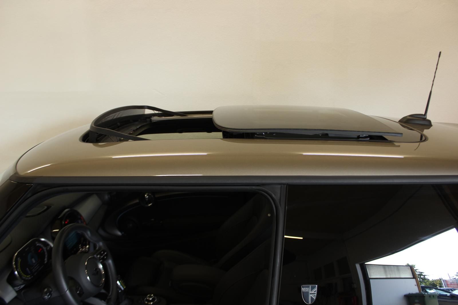 MINI Cooper SE - Samsaru's Car Outlet