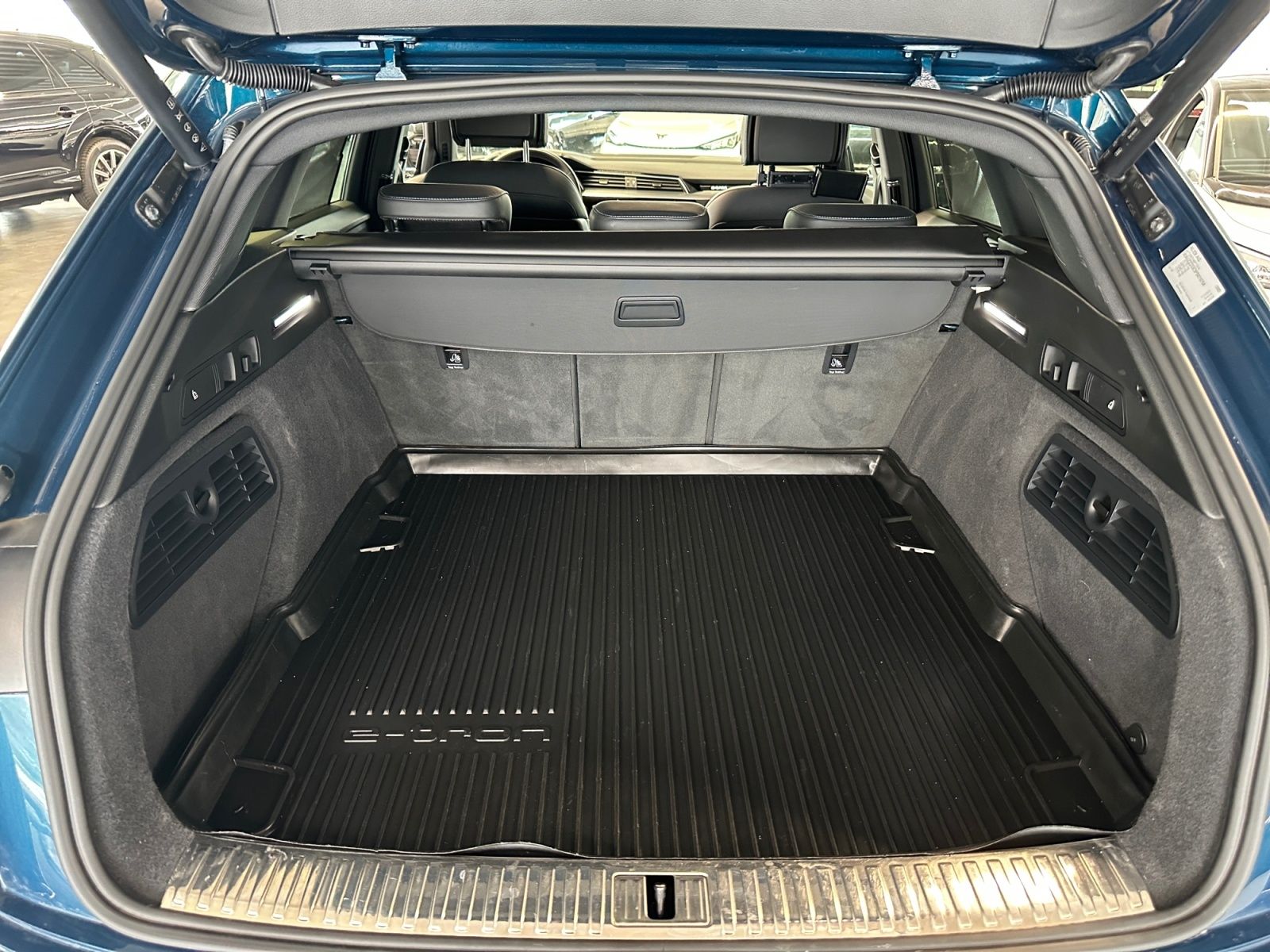 Audi e-tron 55 quattro S line Sline AHK AIR PAN MTX B