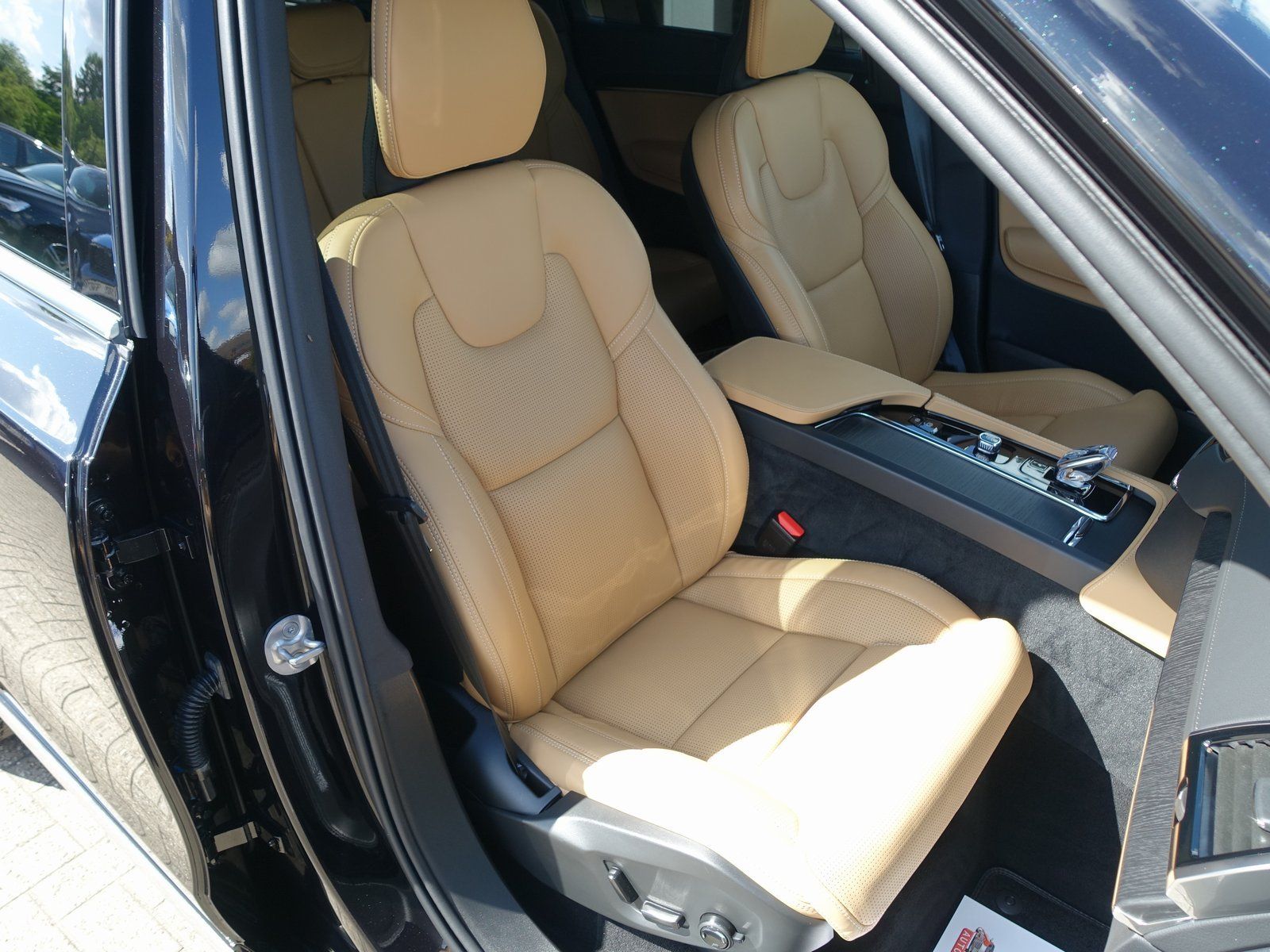 Volvo XC90 Plus Bright T8 Recharge AWD - Samsaru's Car Outlet