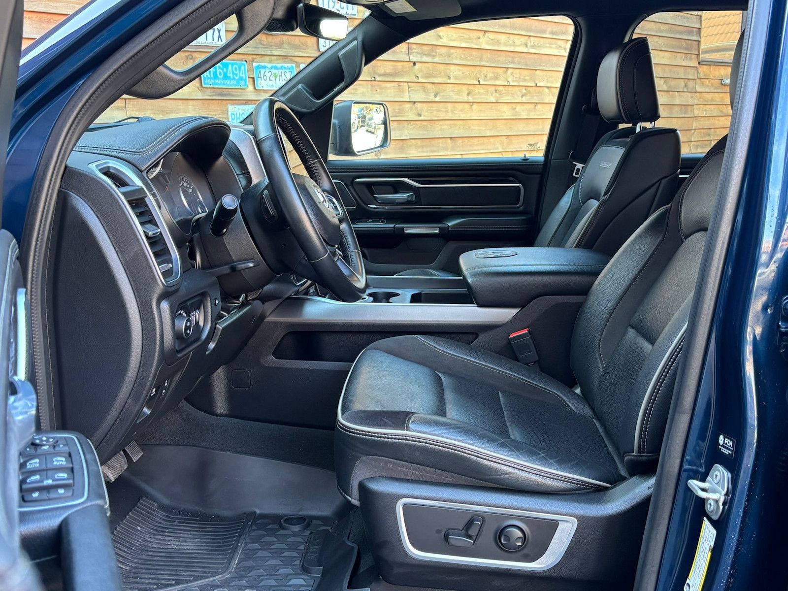 Dodge RAM 1500 Laramie 5,7L 4x4 AHK 12´´LED H&K