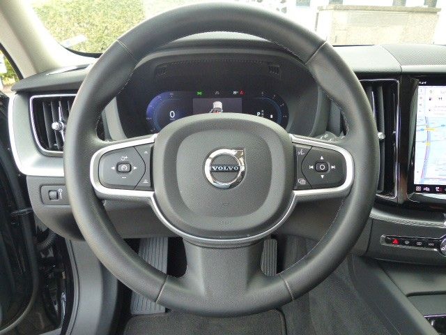 Volvo XC60 Momentum Pro B4 - Samsaru's Car Outlet