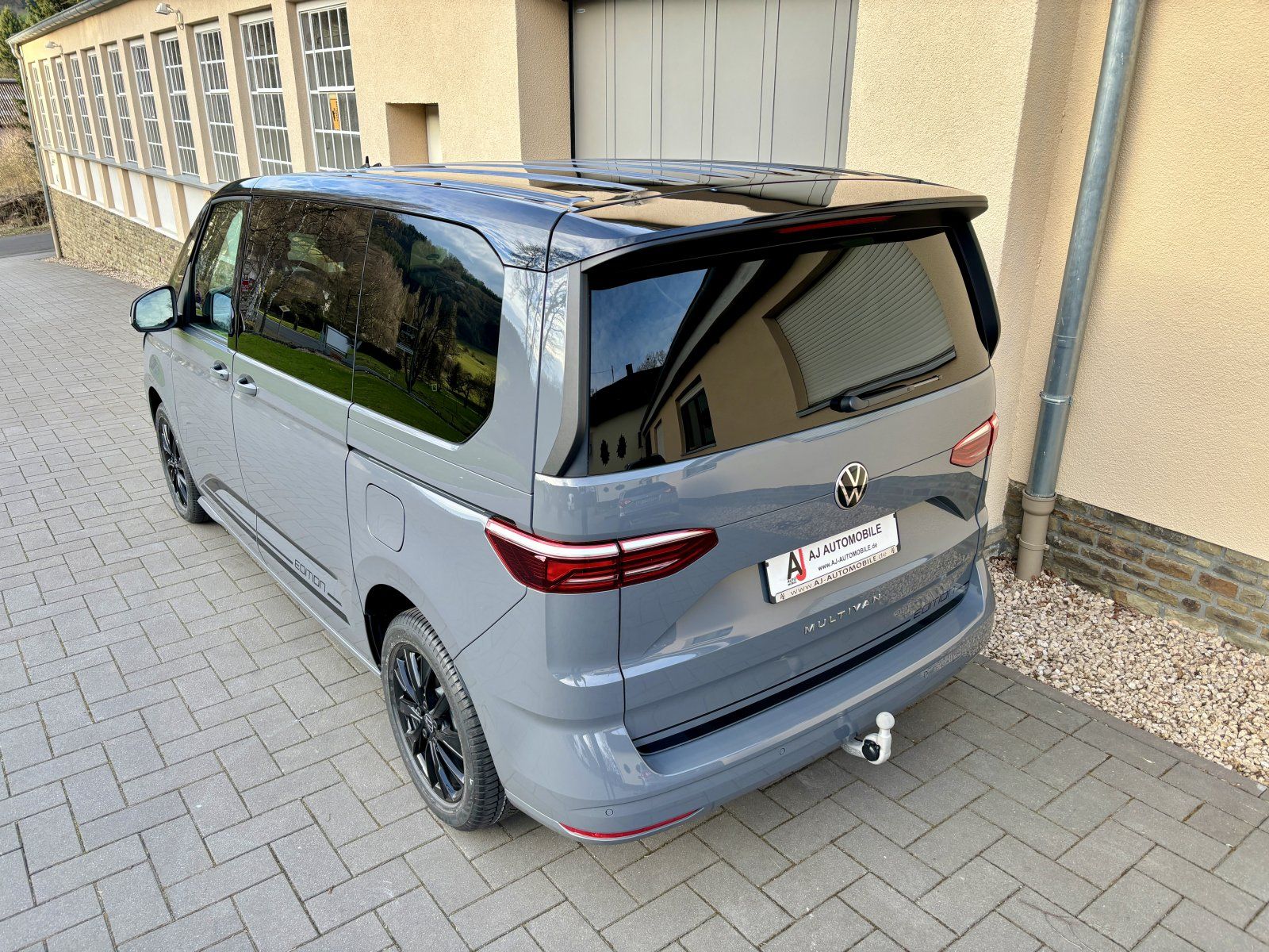 Volkswagen T7 Multivan 1.5 TSI OPF DSG Edition - Samsaru's Car Outlet