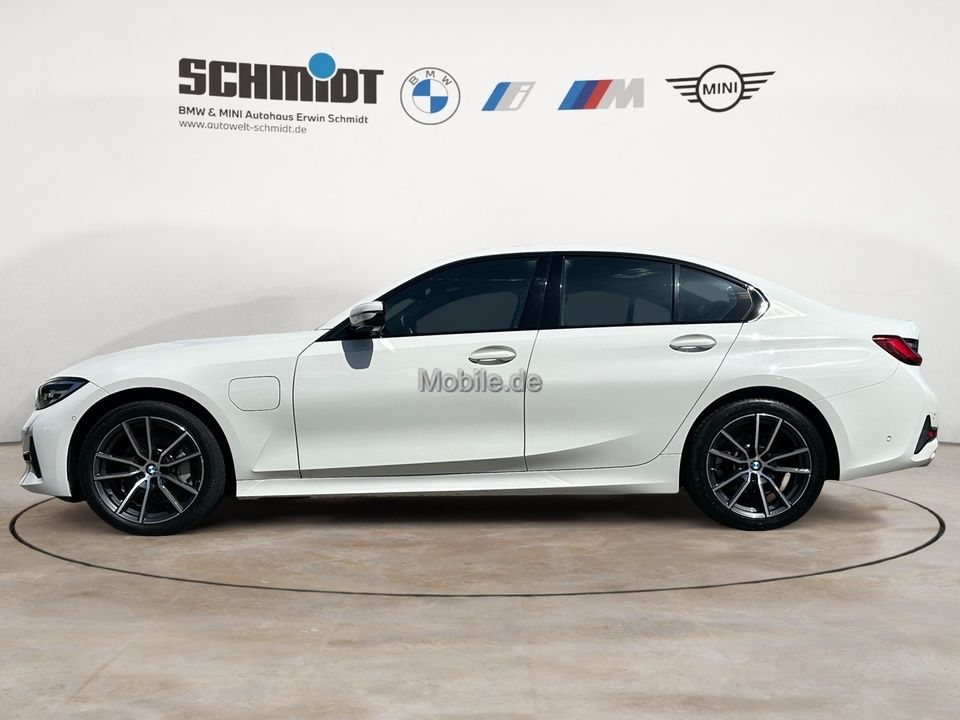 BMW 330e Sport Line - Samsaru's Car Outlet