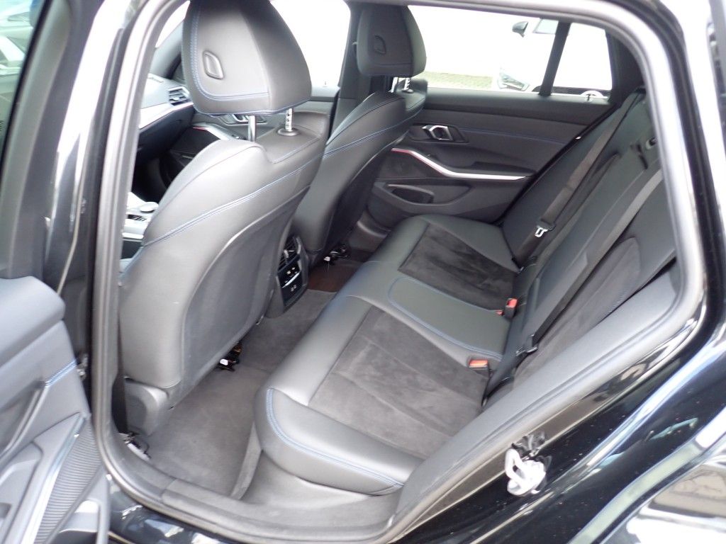 BMW 330 i Touring M Sport - Samsaru's Car Outlet