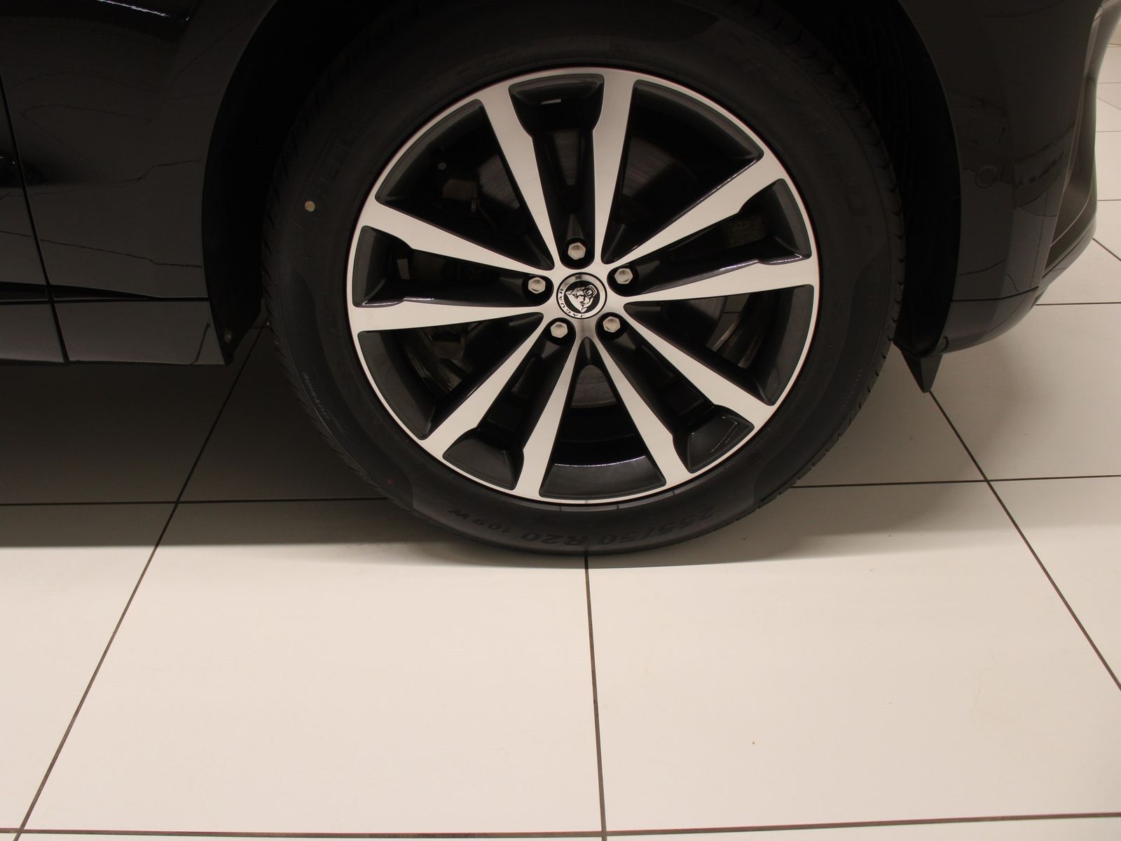 Jaguar F-Pace D300 AWD R-Dynamic SE inkl. Winterkomplet