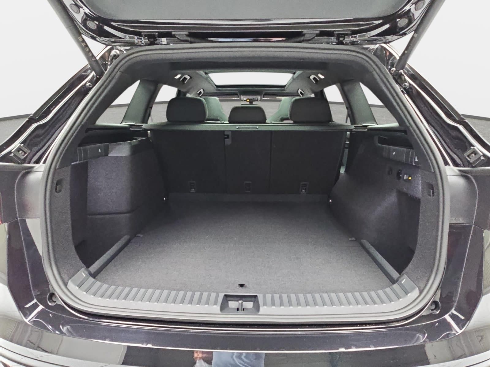 Skoda 1.5 TSI DSG IV PHEV SPORTLINE AHK PANO LM