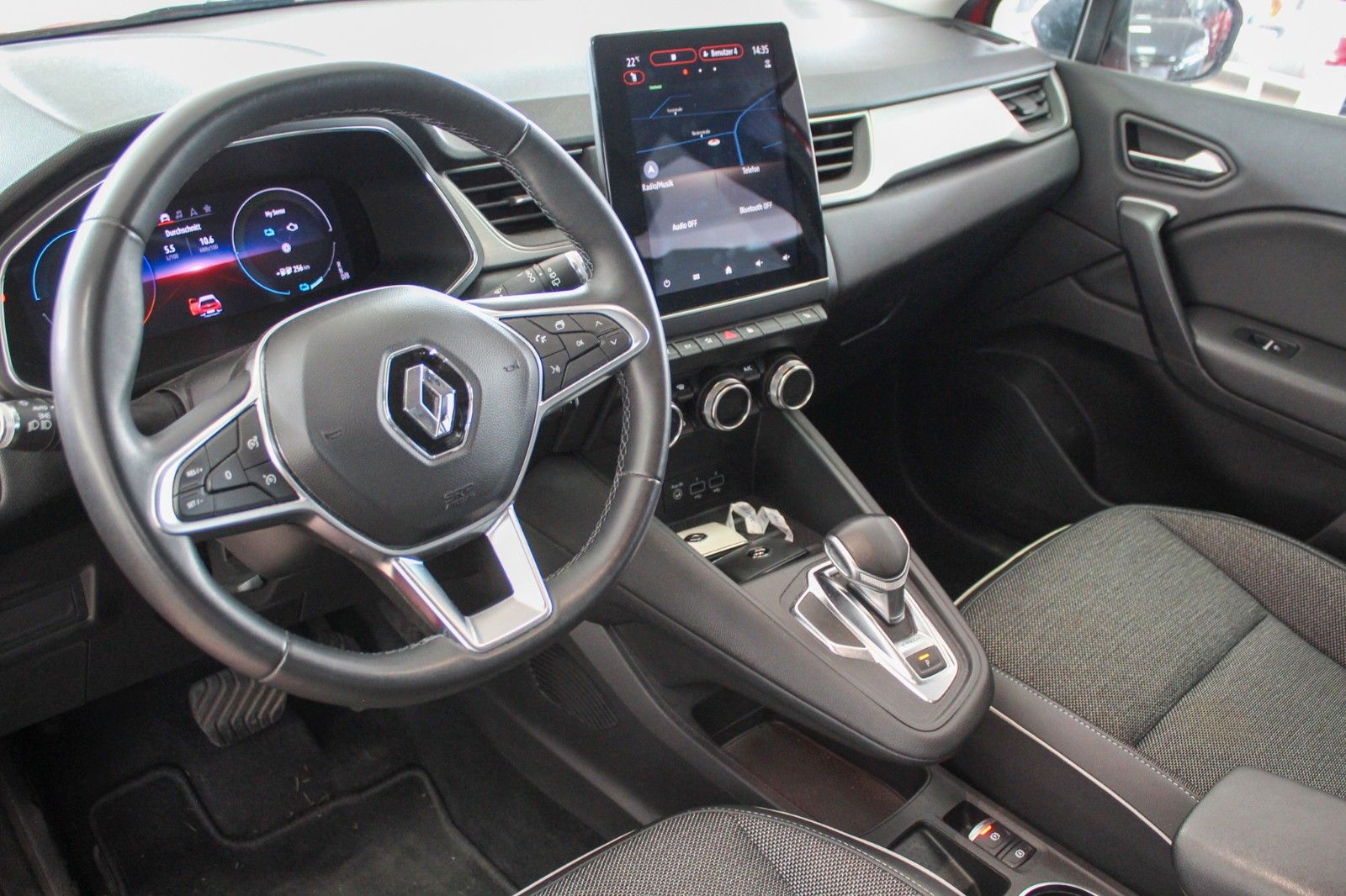 Renault Captur 1.6 E-Tech Hybrid Intens - Samsaru's Car Outlet
