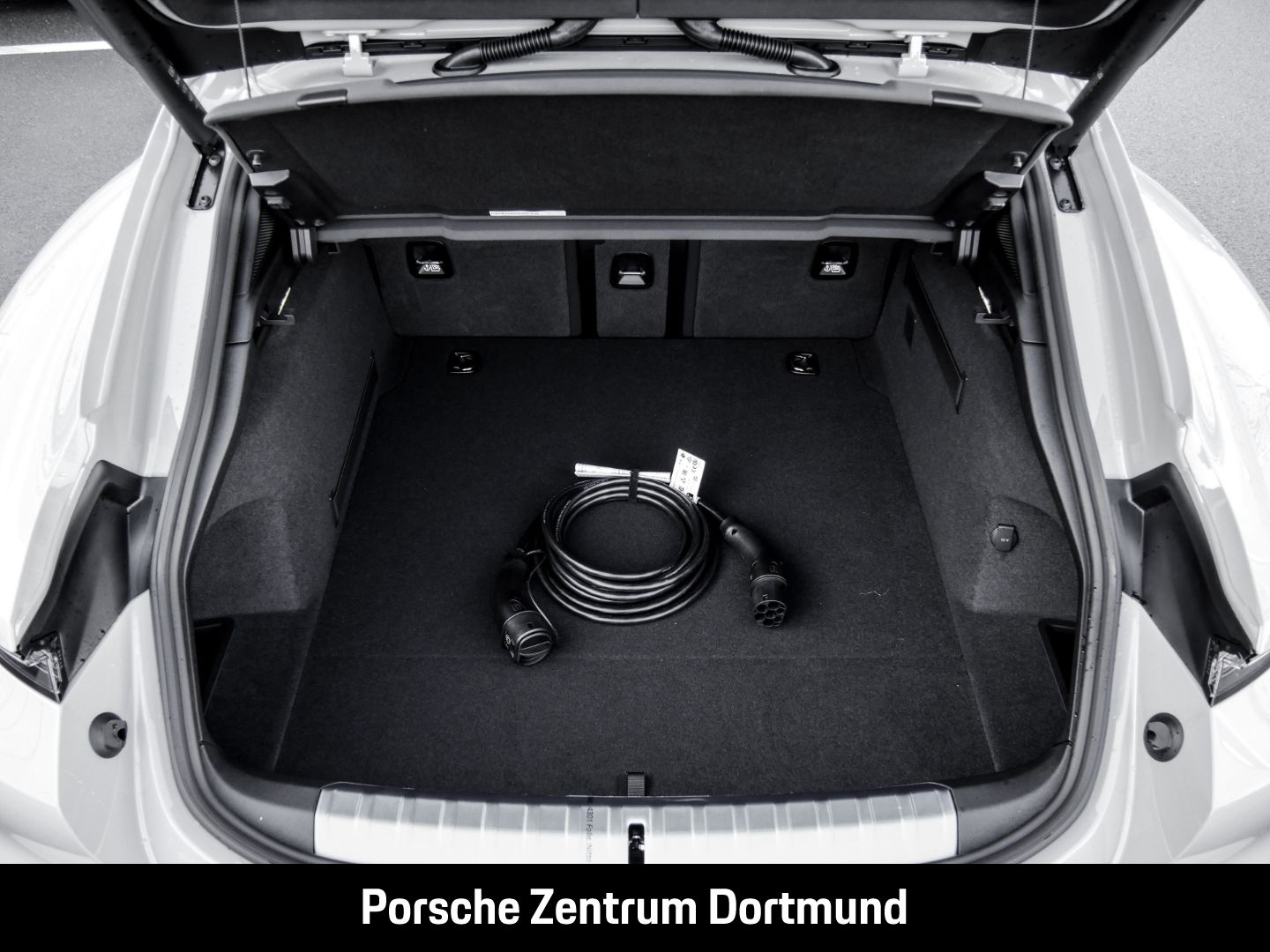 Porsche Taycan Sport Turismo Surround View  Panoramadach