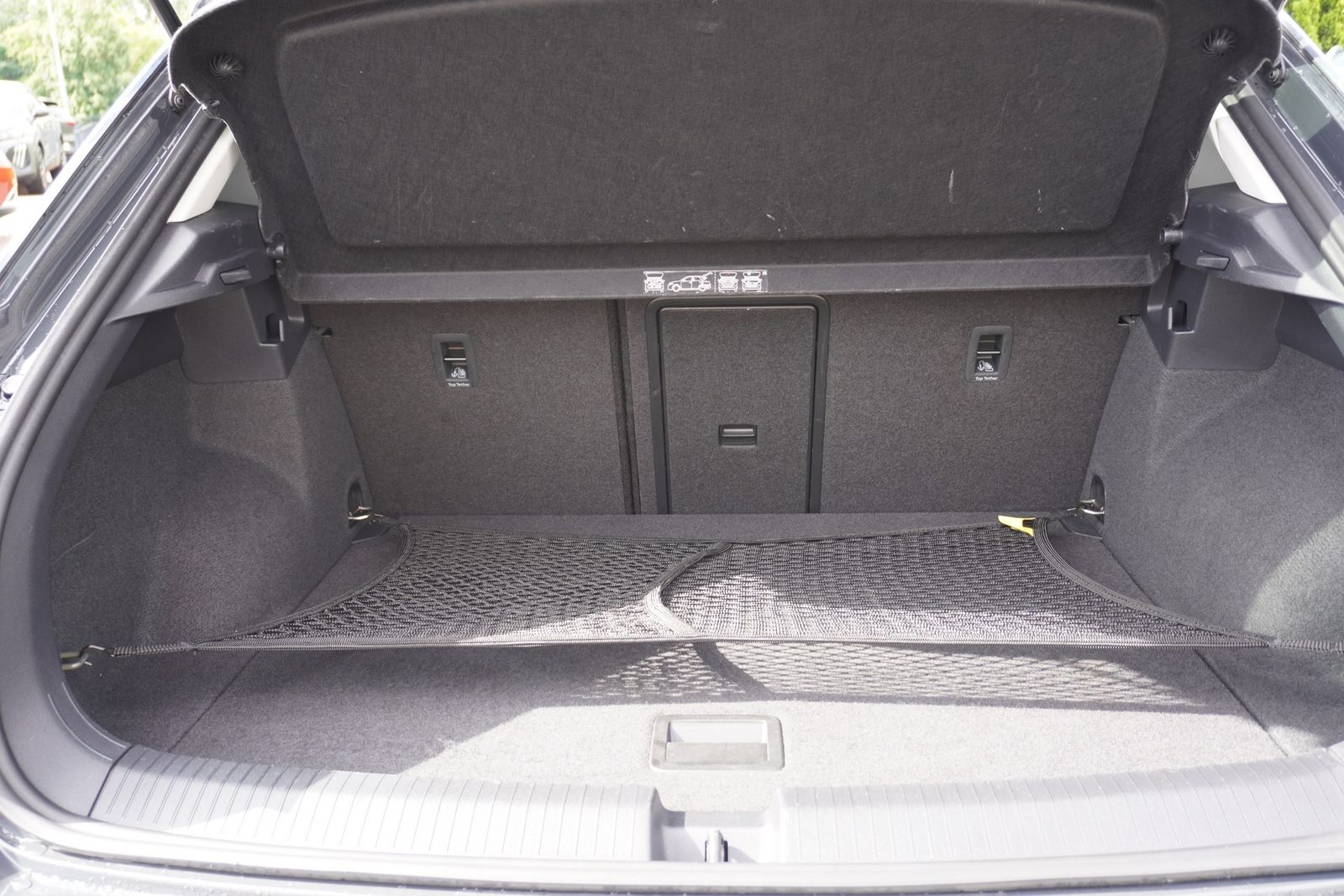 Volkswagen T-Roc 1.5 16V TSI United - Samsaru's Car Outlet
