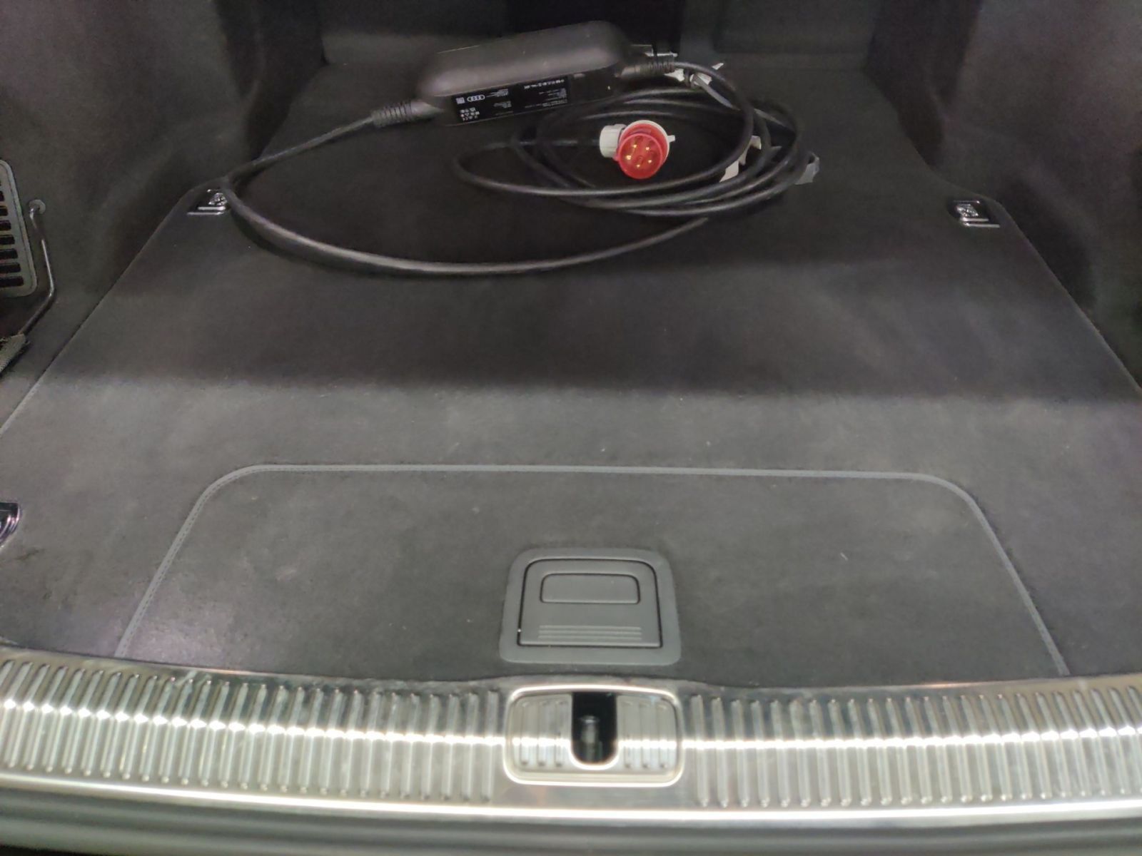 Audi A8 60 TFSI e quattro - Samsaru's Car Outlet