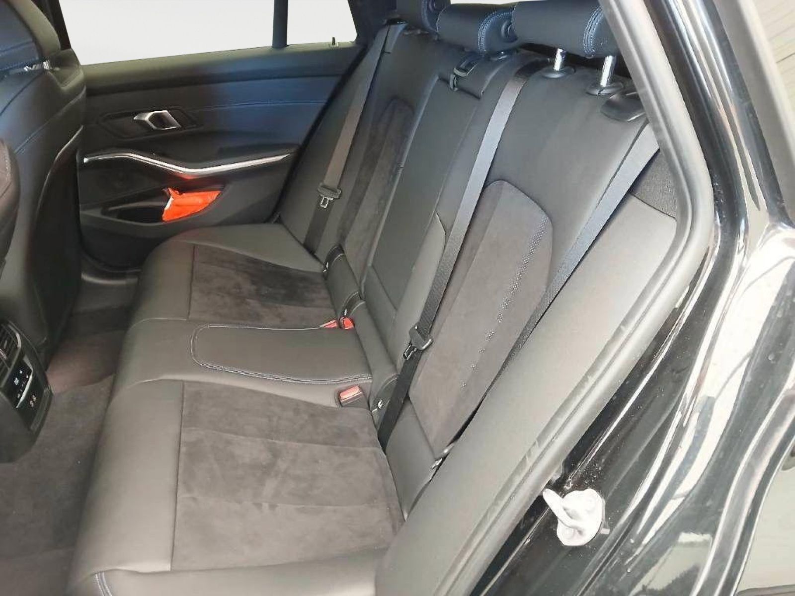 BMW 320d touring xDrive M-Sport Innovation - Samsaru's Car Outlet