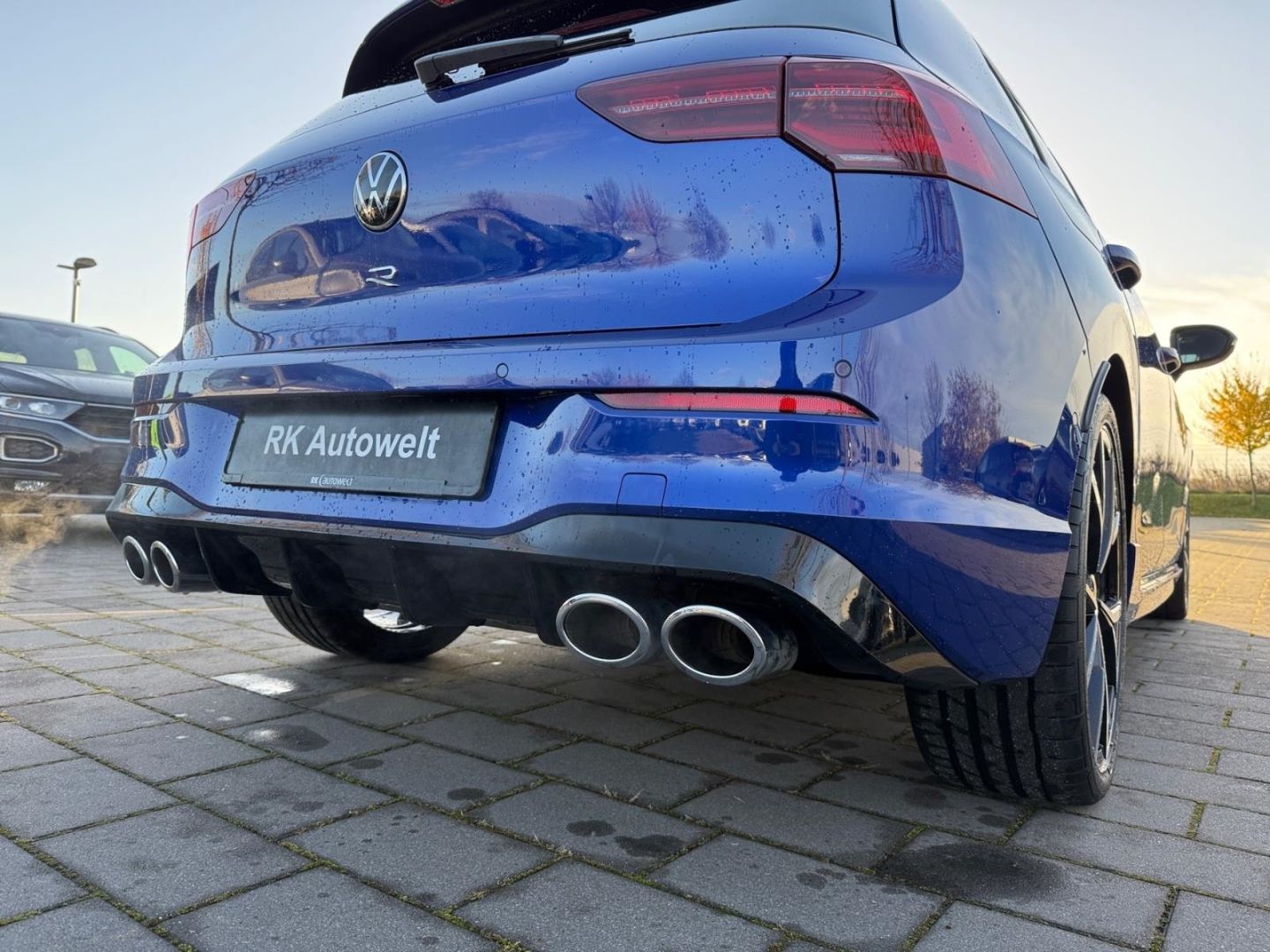 Volkswagen Golf VIII R 2.0 TSI 4Motion - Samsaru's Car Outlet