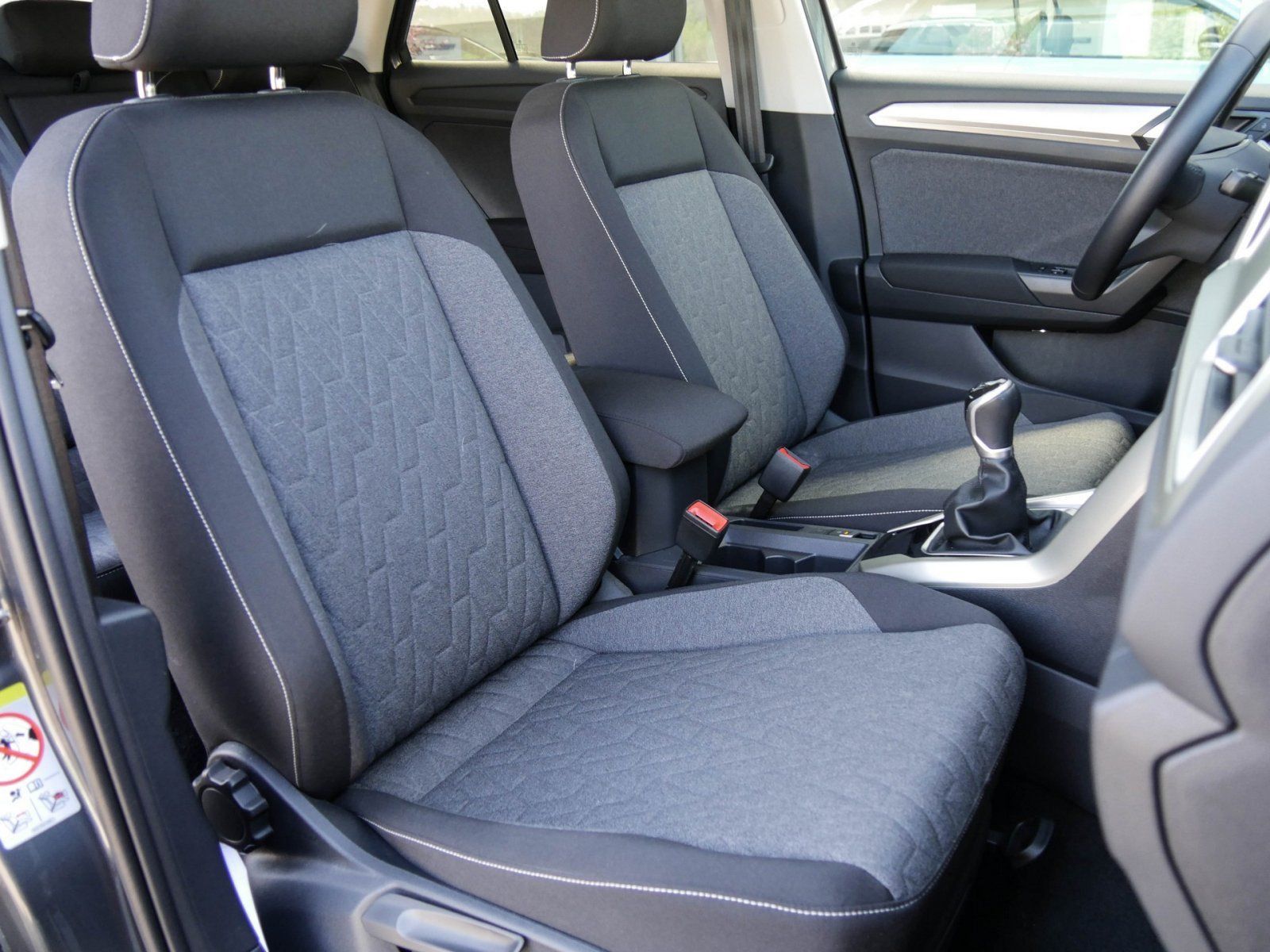 Volkswagen T-Roc MOVE 1.0 TSI - Samsaru's Car Outlet