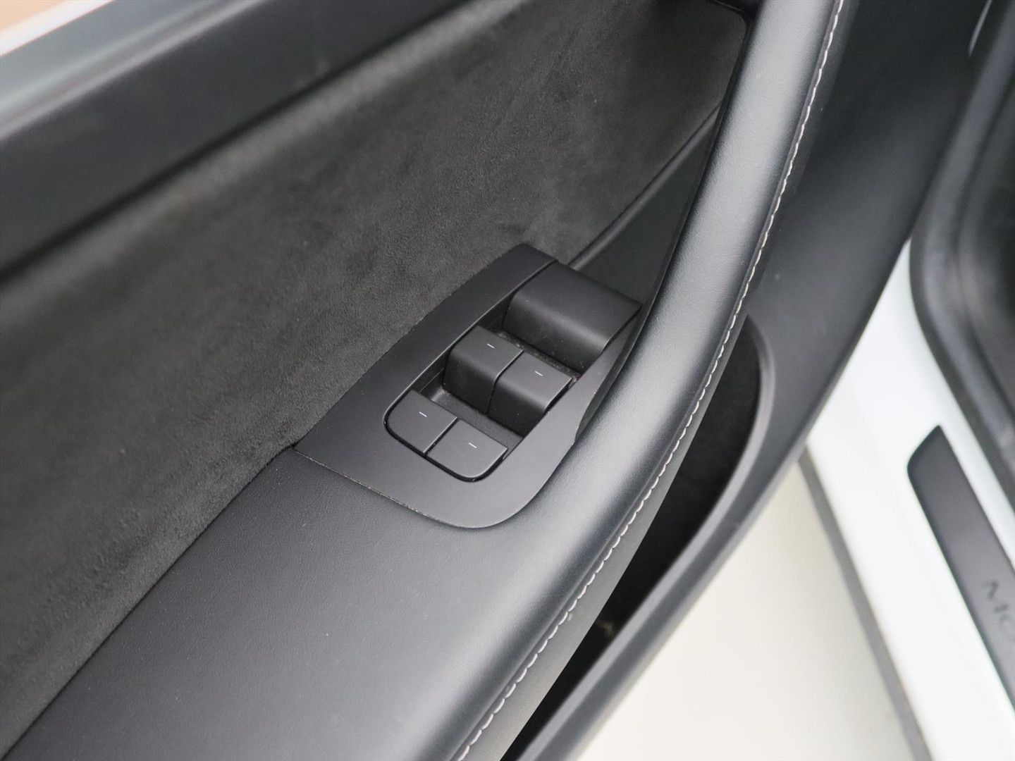 Tesla Model Y Long Range AWD 75kWh 351pk AMD RYZEN [ T