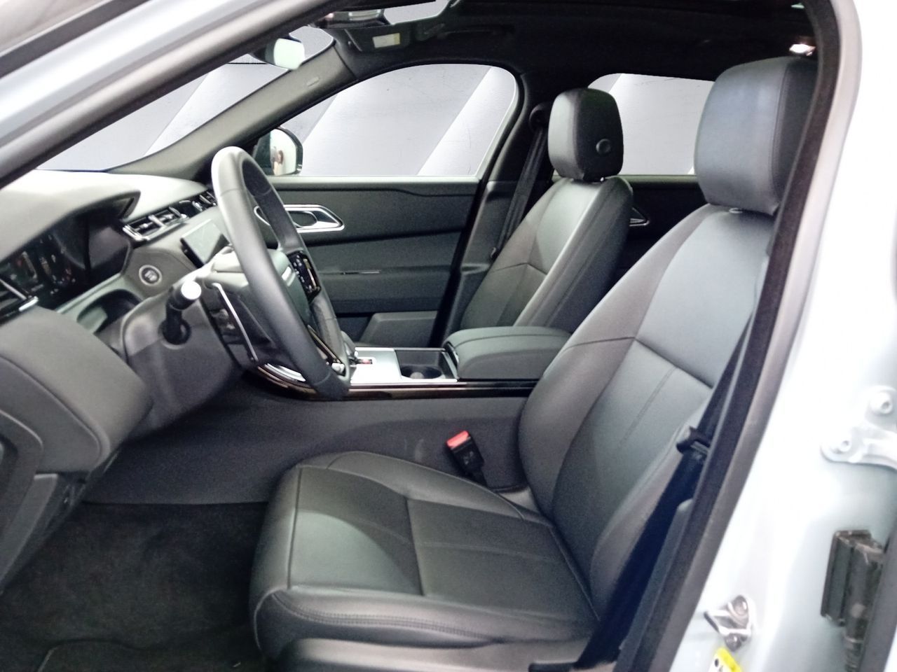 Range Rover Velar 2.0D I4 150kW Dynamic SE 4WD - Samsaru's Car Outlet
