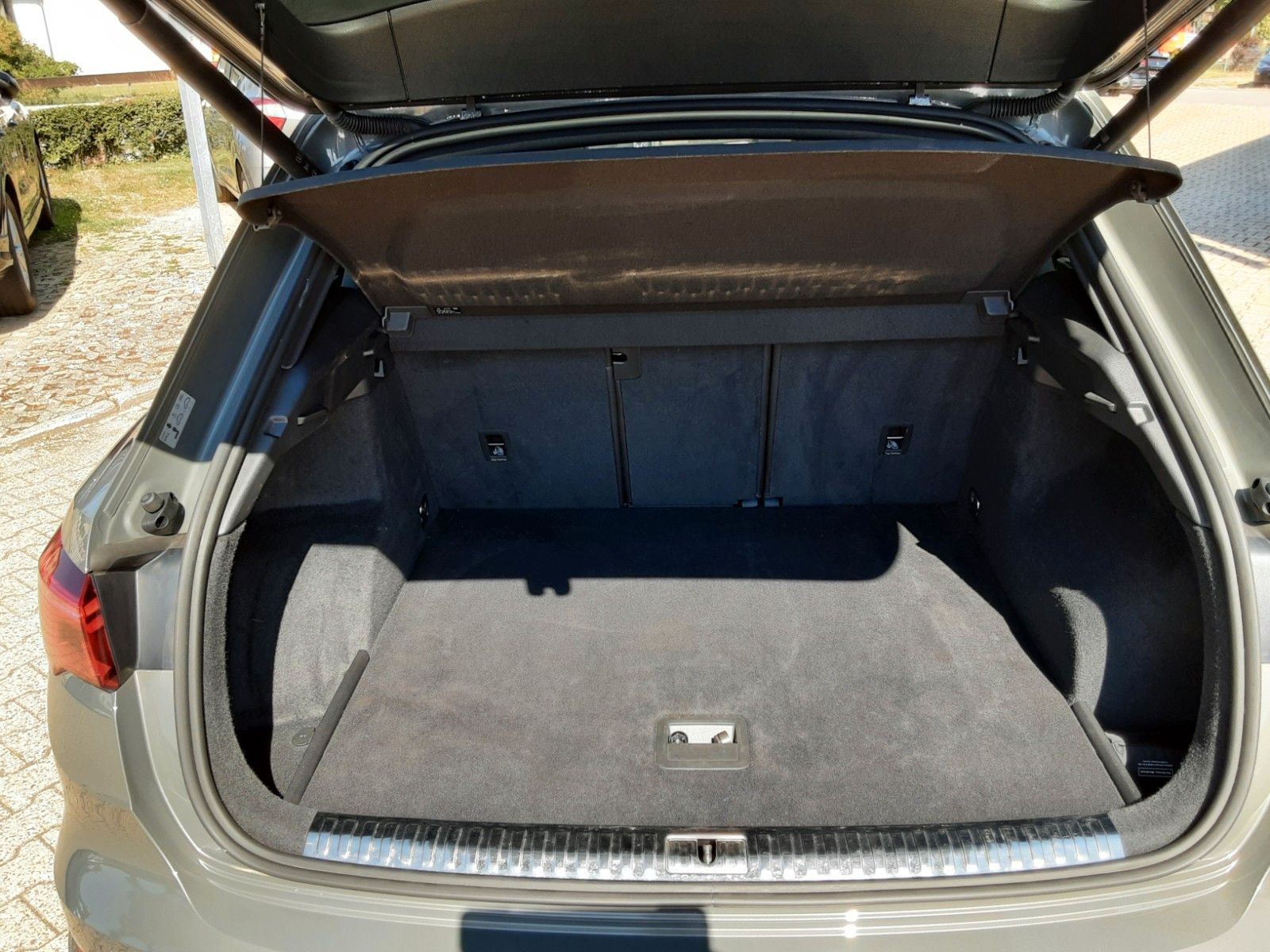 Audi Q3 45 TFSI quattro S line - Samsaru's Car Outlet