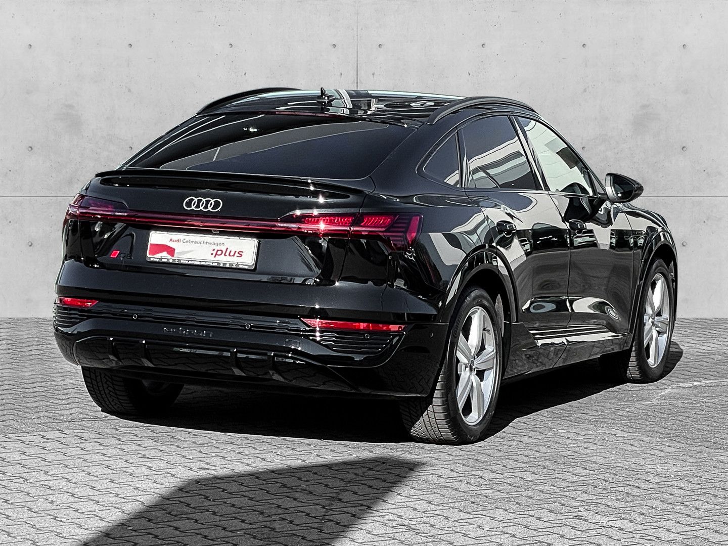 Audi Q8 Sportback 50 S line e-tron - Samsaru's Car Outlet