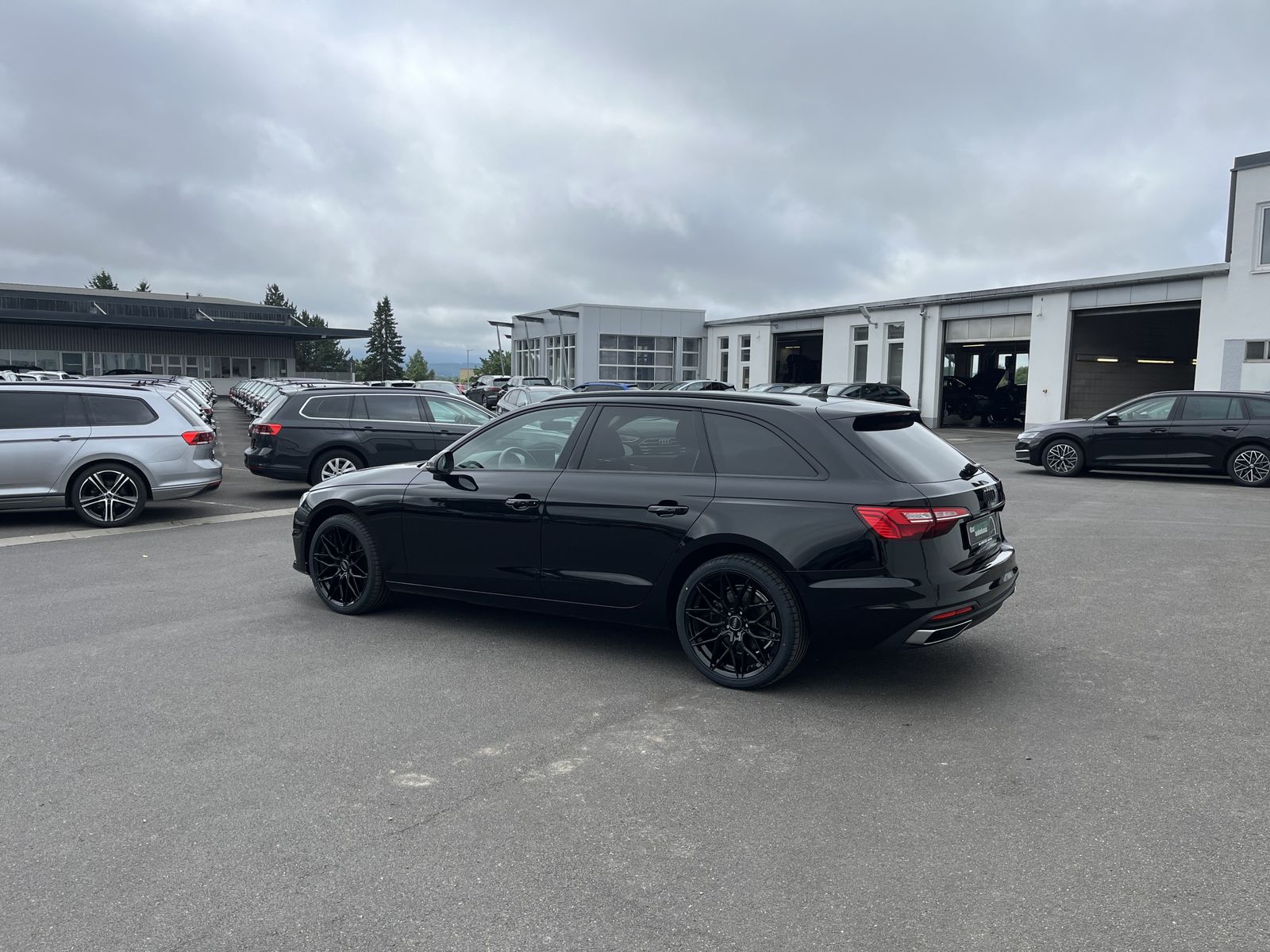 Audi A4 Avant 35 2.0 TFSI S-Line - Samsaru's Car Outlet