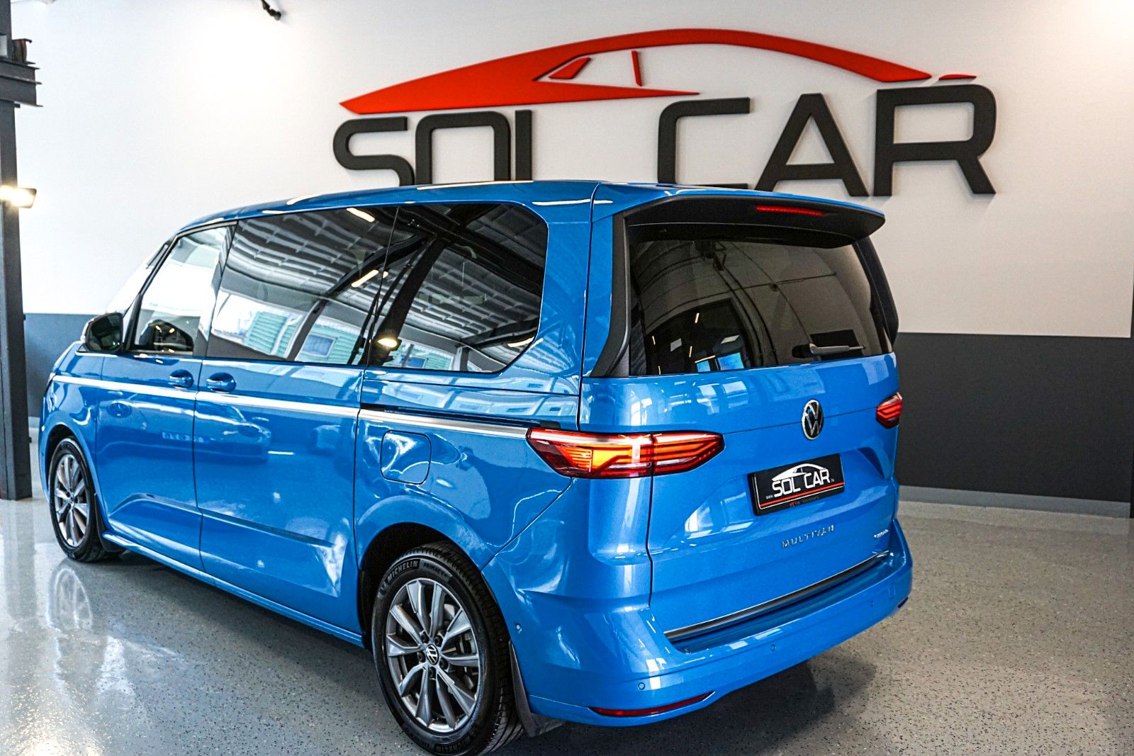 Volkswagen T7 Transporter Multivan eHybrid - Samsaru's Car Outlet