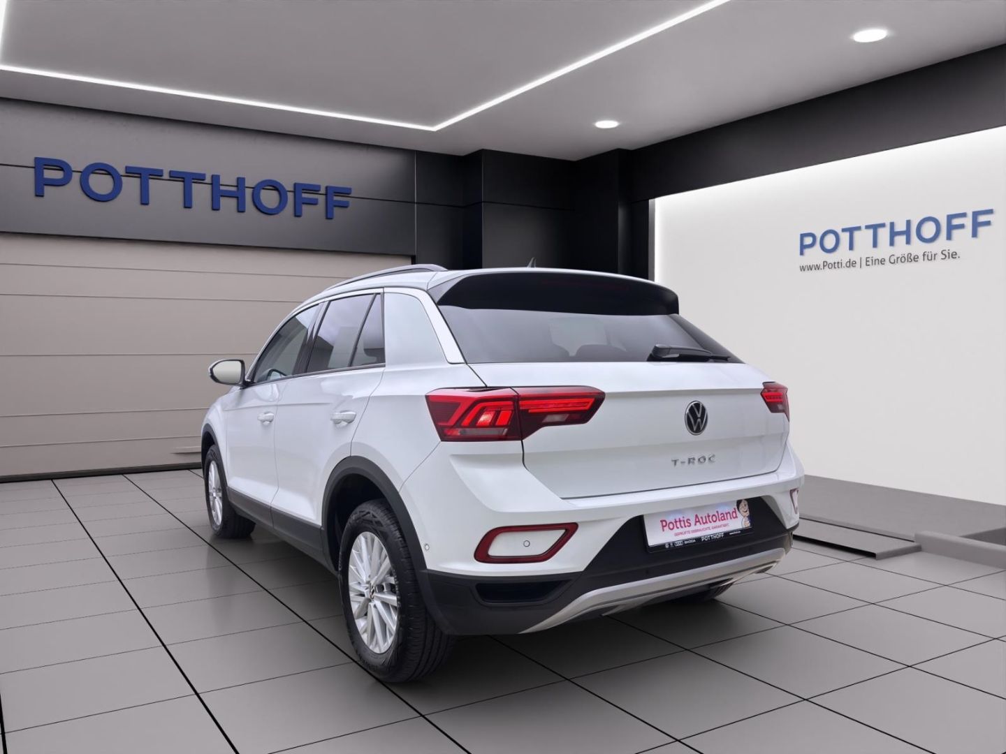 Volkswagen T-Roc 1.5 TSI DSG LIFE - Samsaru's Car Outlet