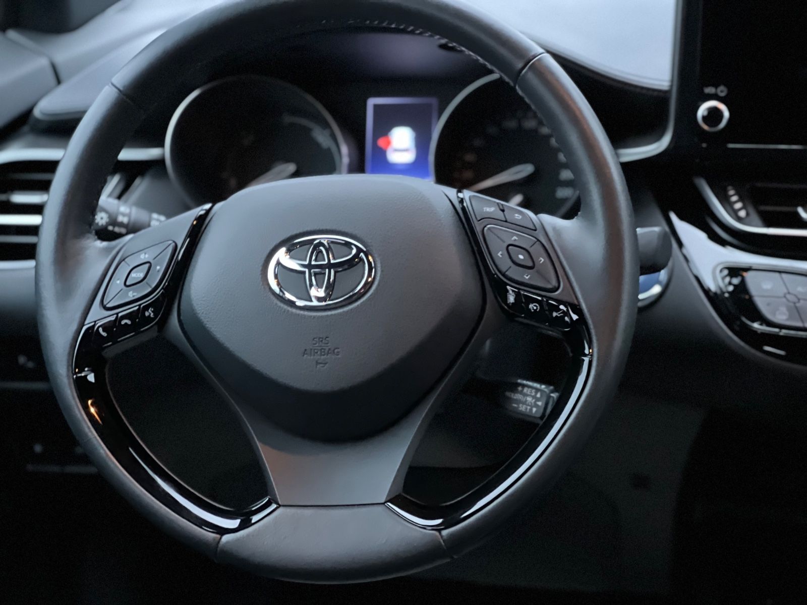 Toyota C-HR 2.0 Hybrid - Samsaru's Car Outlet