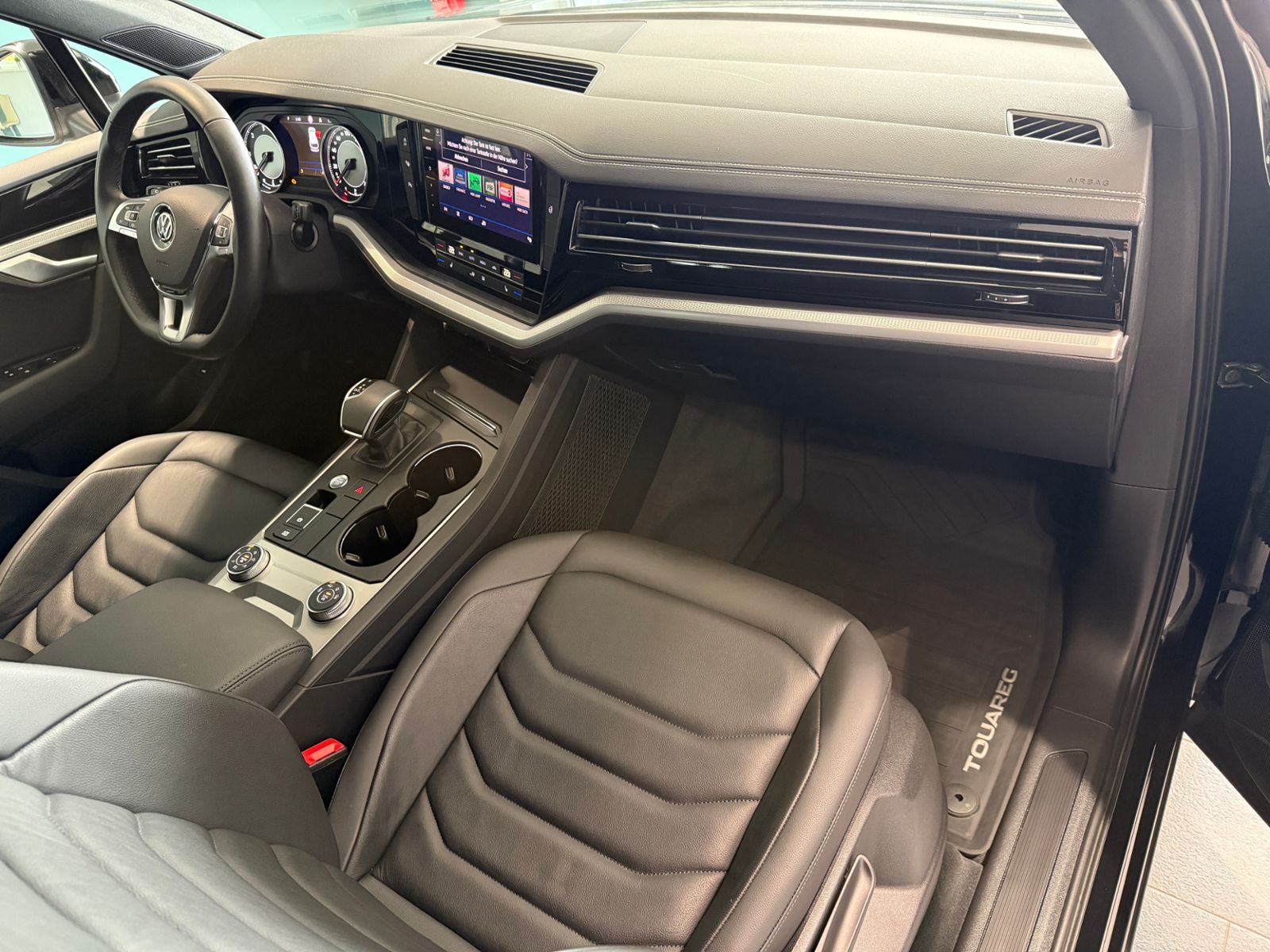 Volkswagen Touareg 3.0TDI V6 4MOTION - Samsaru's Car Outlet