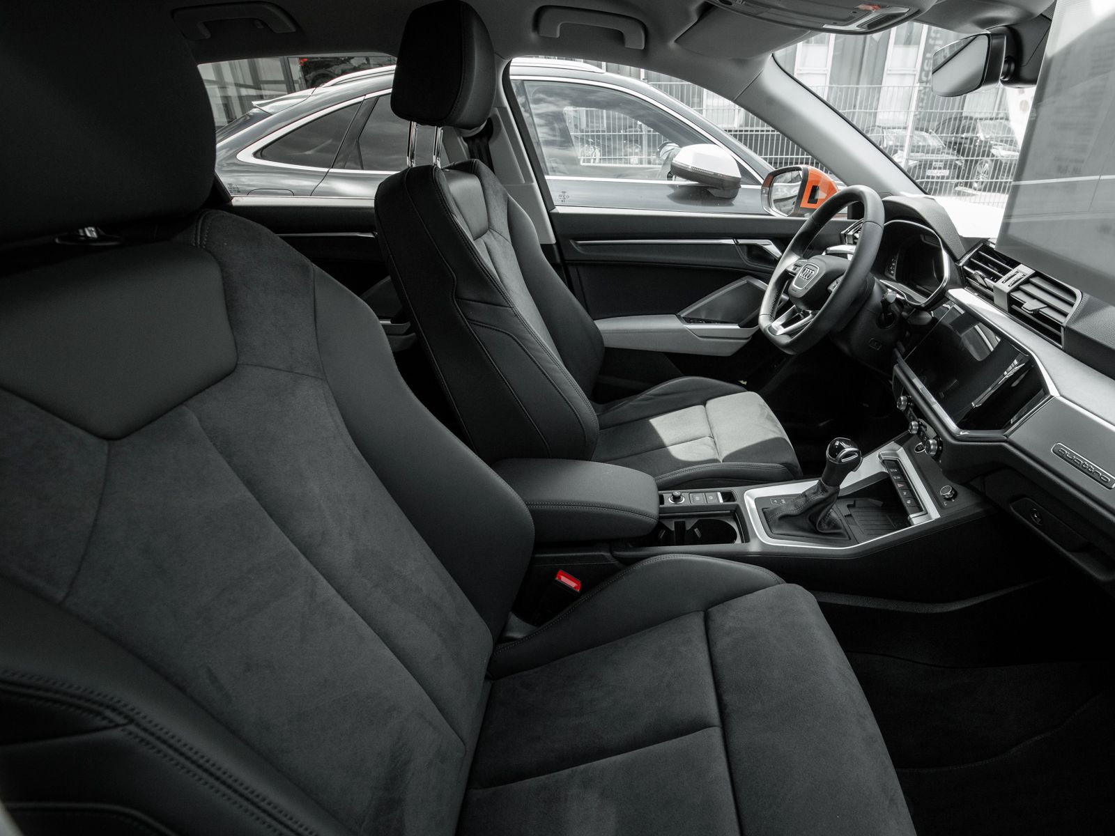 Audi Q3 40 TFSI quattro advanced - Samsaru's Car Outlet