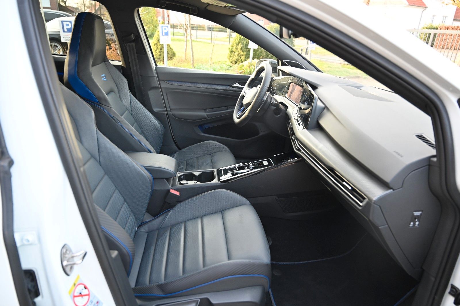 Volkswagen Golf VIII Lim. R 4Motion/ ACC / PANO / R-SPORT