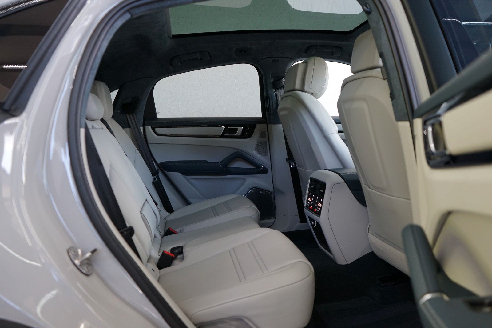 Porsche Cayenne Coupe E-Hybrid MY2021/NEW/KREIDE/1800km