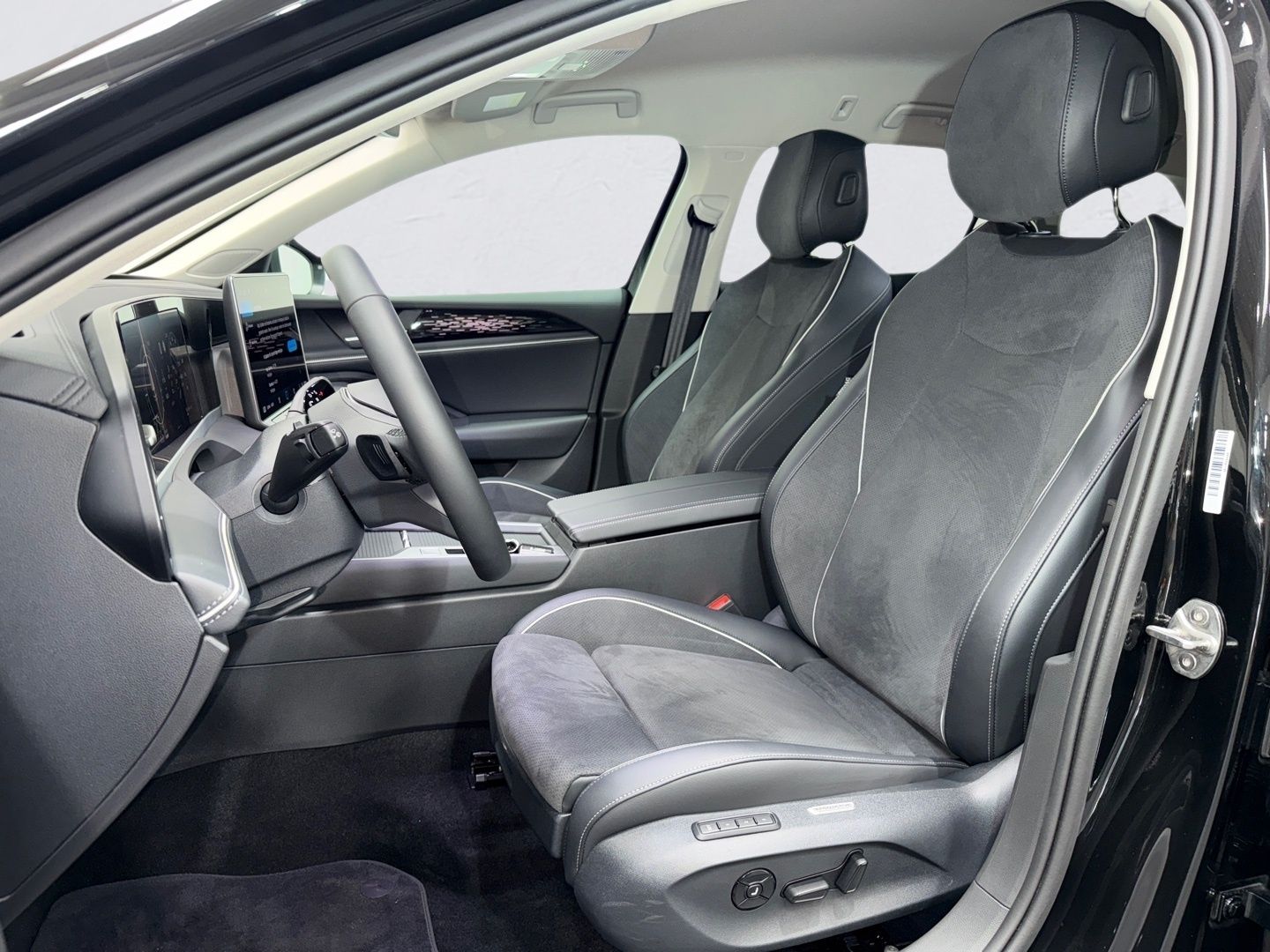 Volkswagen Passat Variant 1.5 eTSI eHybrid DSG BUSINESS HEA