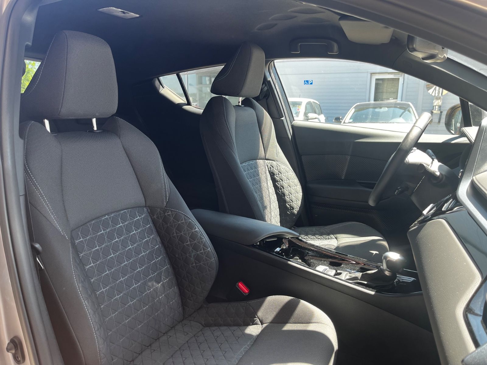 Toyota C-HR Hybrid - Samsaru's Car Outlet