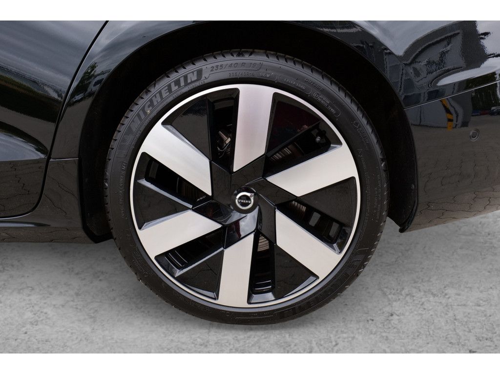 Volvo S60 Lim. T8 Ultimate Dark Recharge Plug-In Hybri