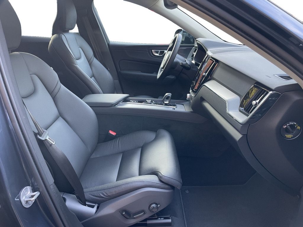 Volvo XC60 T6 Plus Dark Recharge Plug-In Hybrid AWD