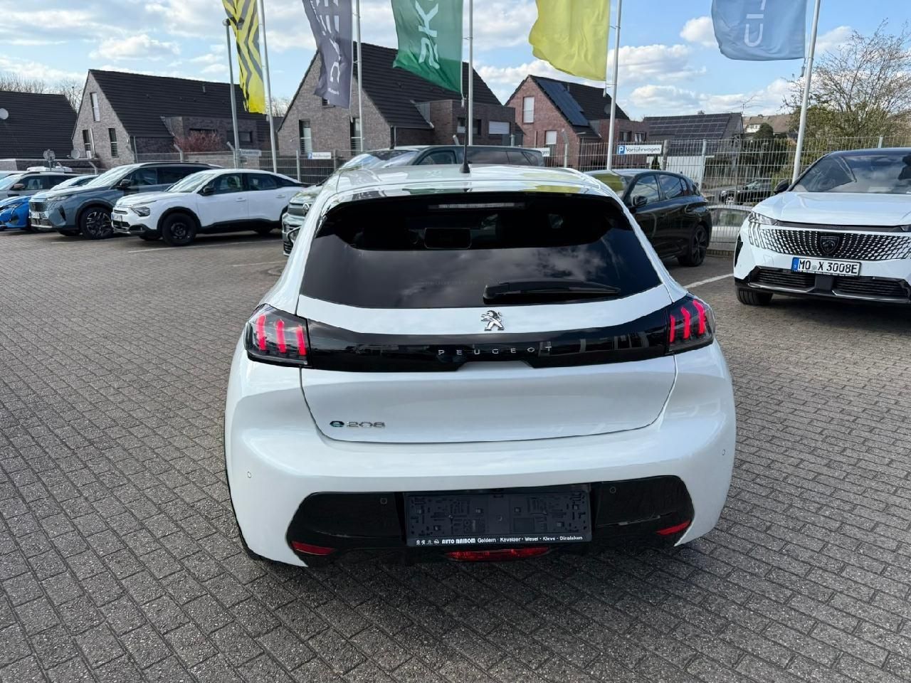 Peugeot 208 e- Allure Pack - Samsaru's Car Outlet