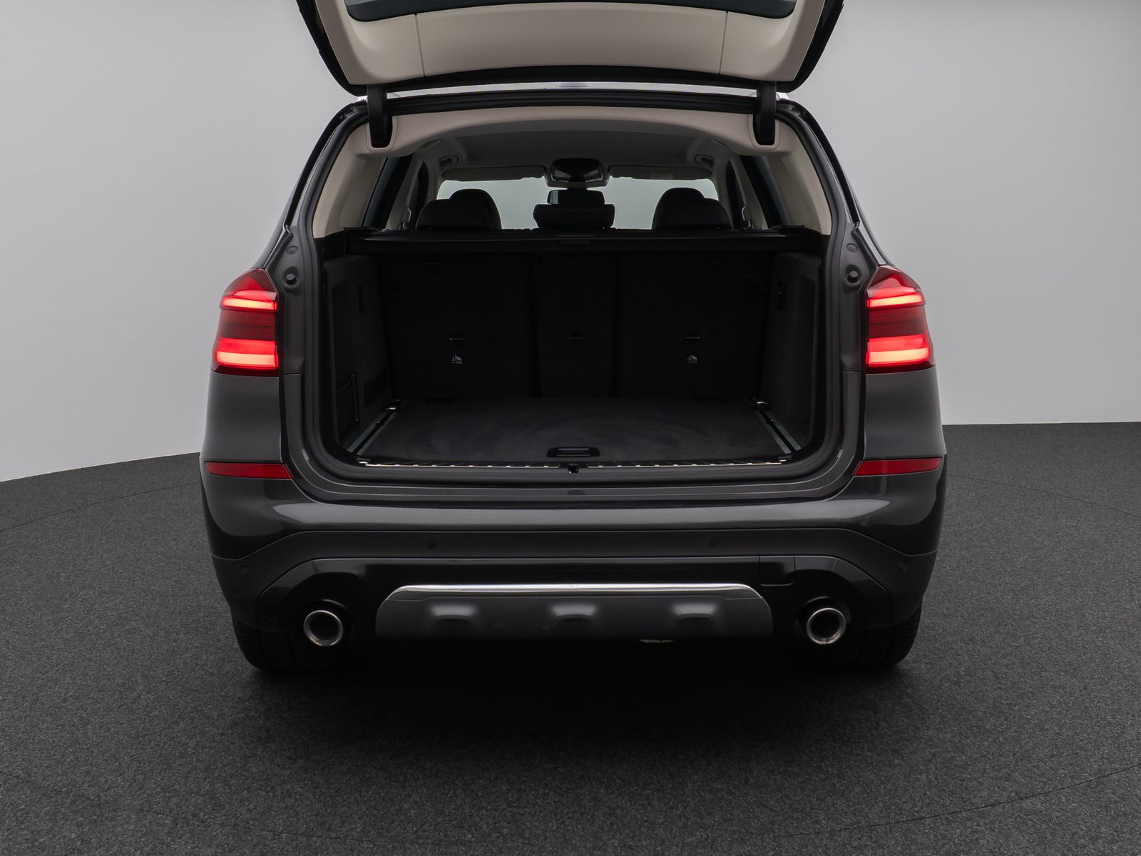 BMW X3 xD30d LuxuryLine - Samsaru's Car Outlet