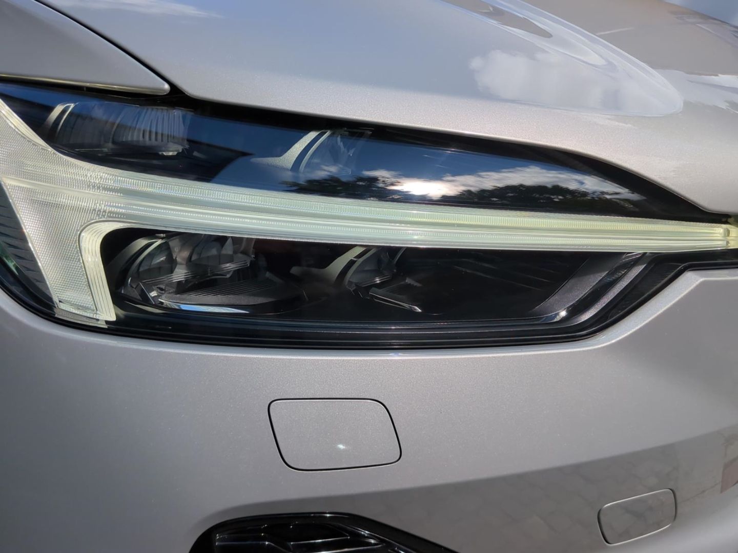 Volvo XC60 B4 AWD Ultimate Dark *Luft*AHK*SH*BLIS*360*