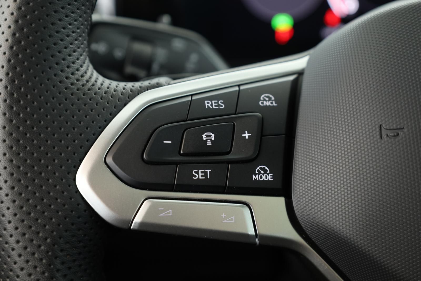 Volkswagen Tiguan 2.0 TDI 4M DSG R-Line Leder Pano Navi 360