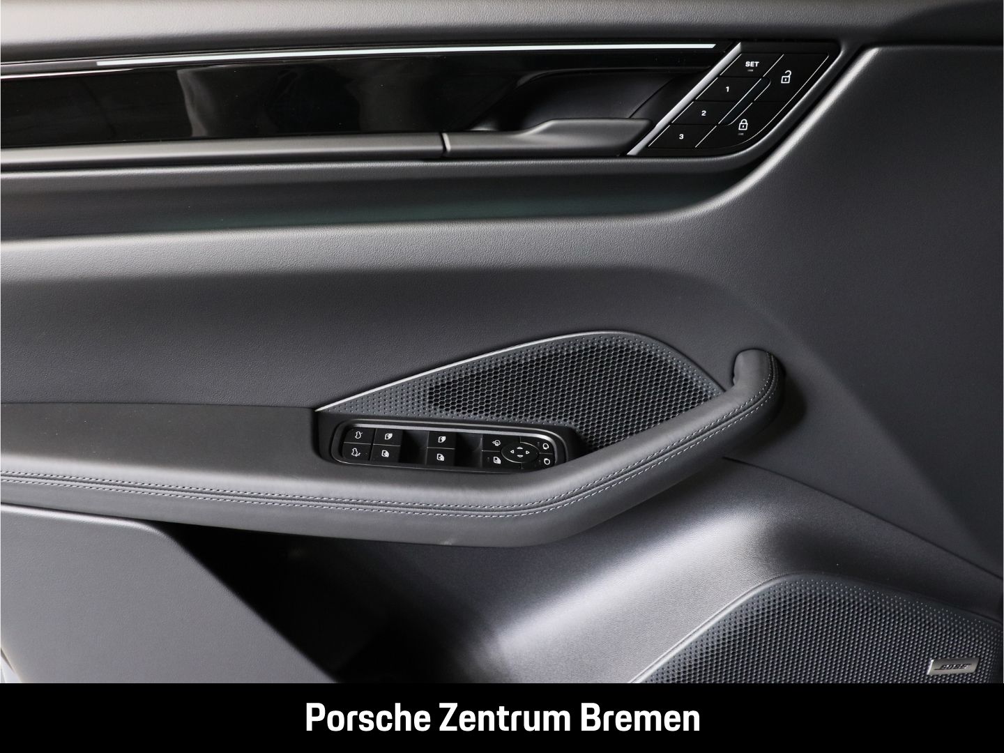 Porsche Macan Electric 4 Bose Matrix LED Panorama 22 Zol