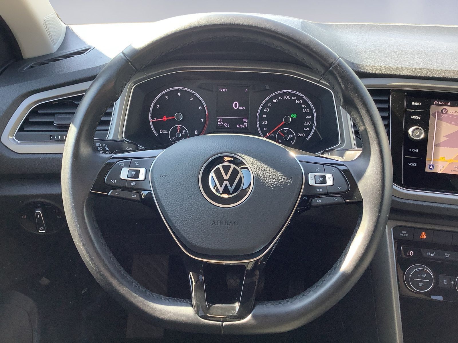 Volkswagen T-Roc 1.5TSI DSG STYLE - Samsaru's Car Outlet