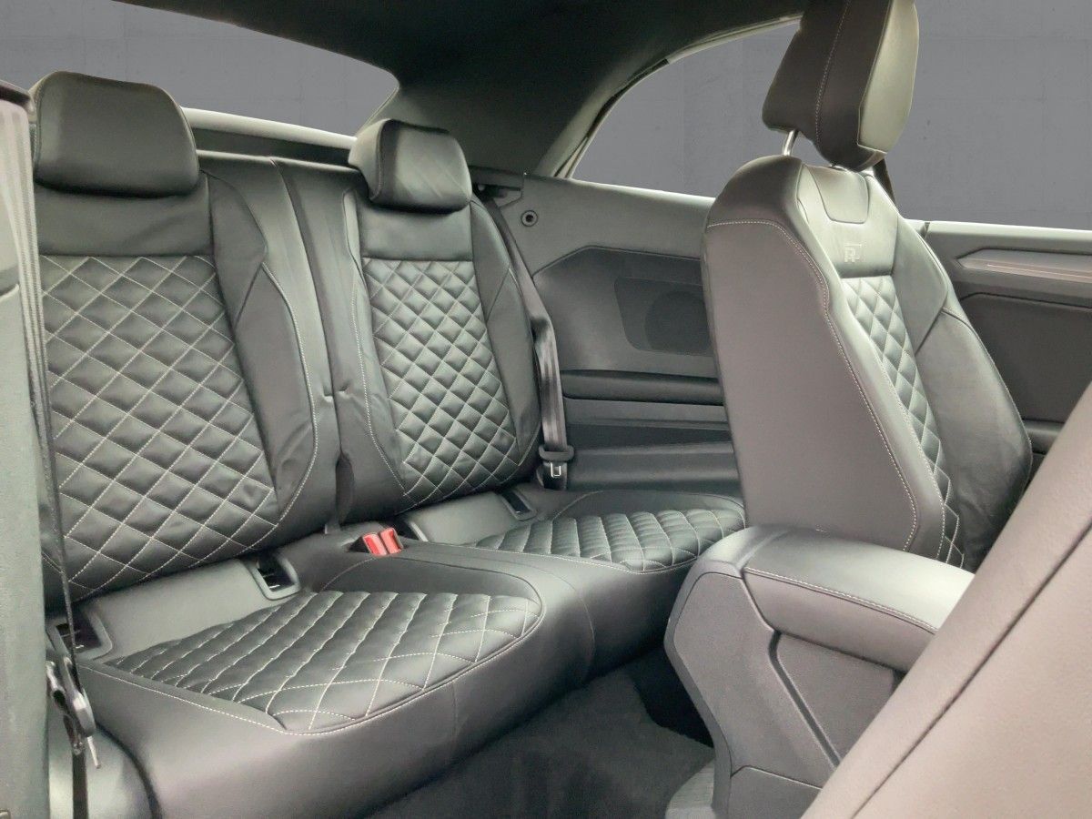 Volkswagen T-Roc 1.5 TSI DSG R-LINE - Samsaru's Car Outlet