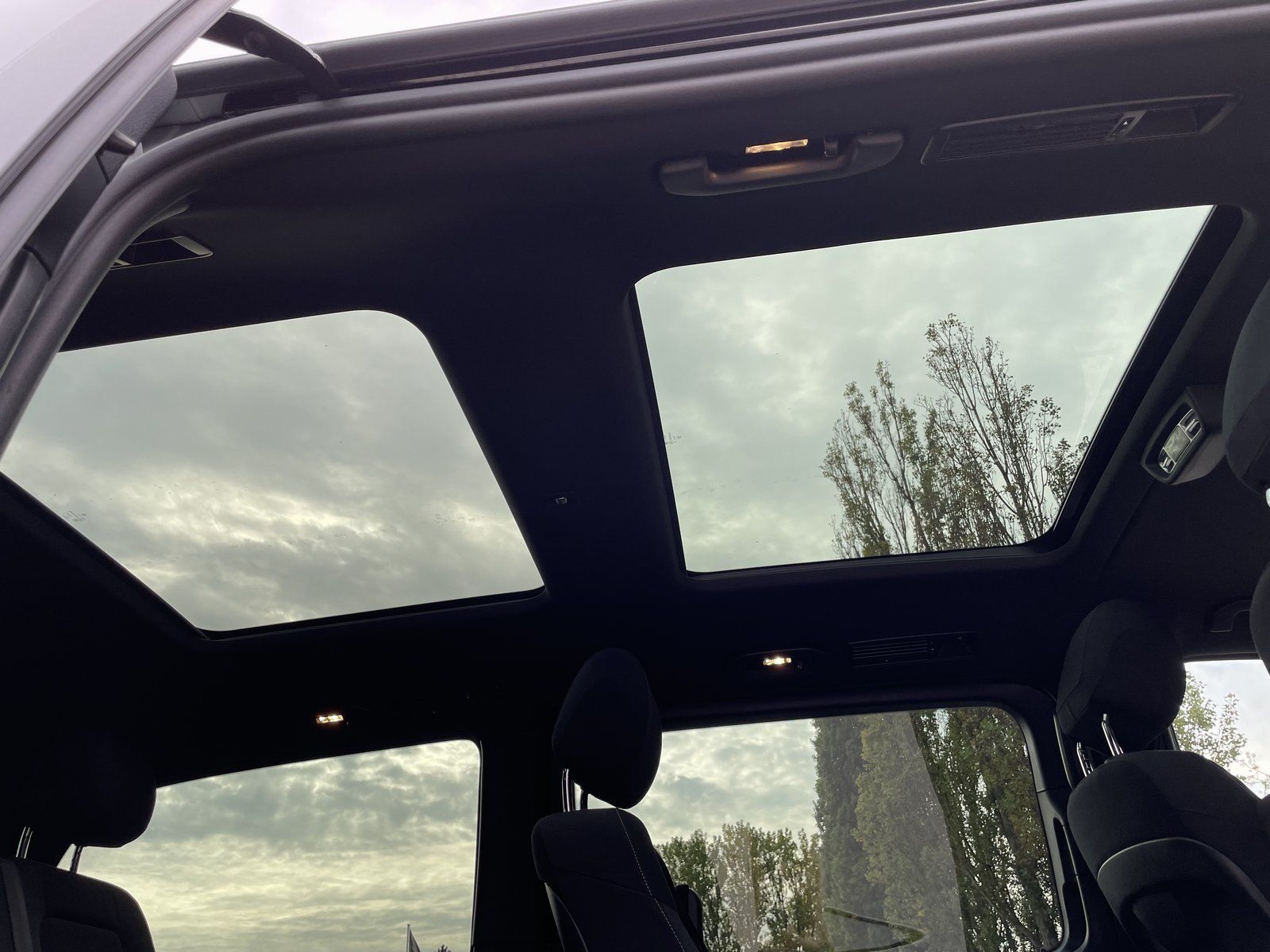 Mercedes-Benz V 220 d 4MATIC ED - Samsaru's Car Outlet