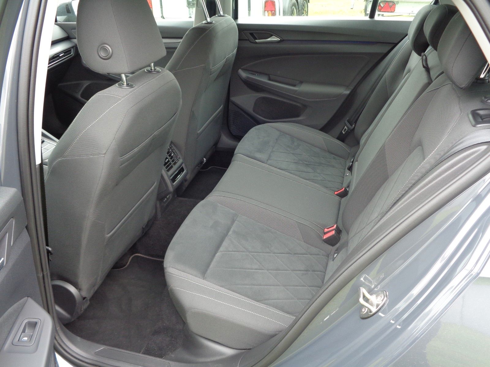 Volkswagen Golf VIII Lim. Style - Samsaru's Car Outlet