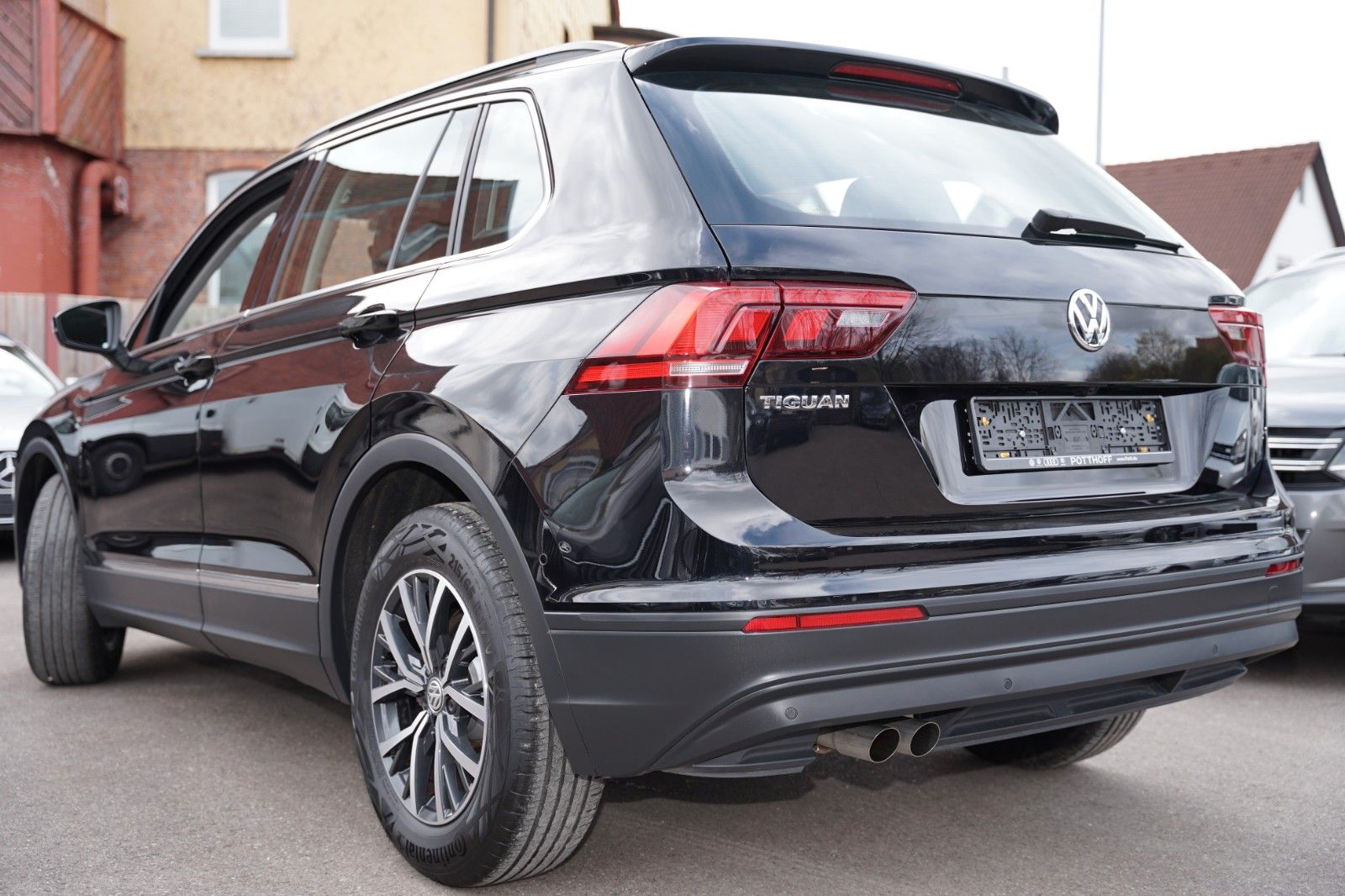 Volkswagen Tiguan 1.5-TSI ACT Comfortline - Samsaru's Car Outlet